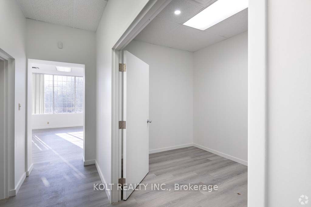 #20 - 1040 Martin Grove Road Property Photo 3