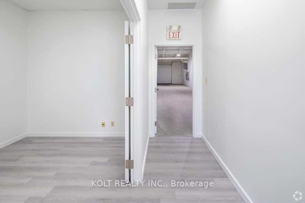 #20 - 1040 Martin Grove Road Property Photo 4