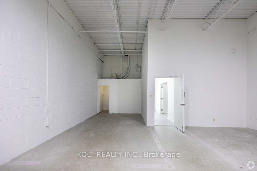 #20 - 1040 Martin Grove Road Property Photo 6
