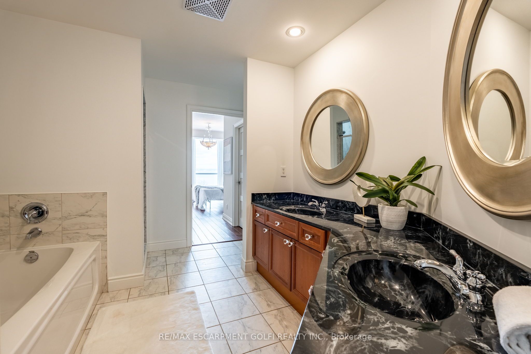 1477 Lakeshore Road 304 Property Photo 15