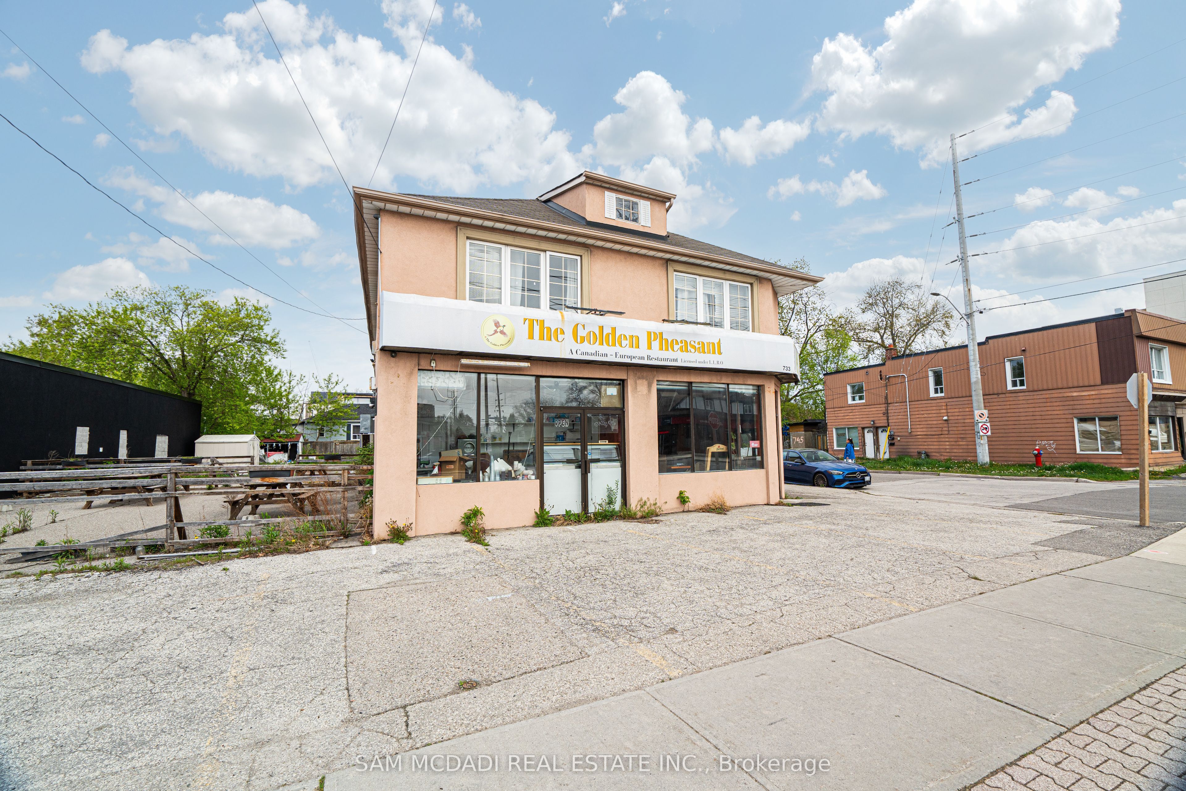 735 Lake Shore Rd E Property Photo 4
