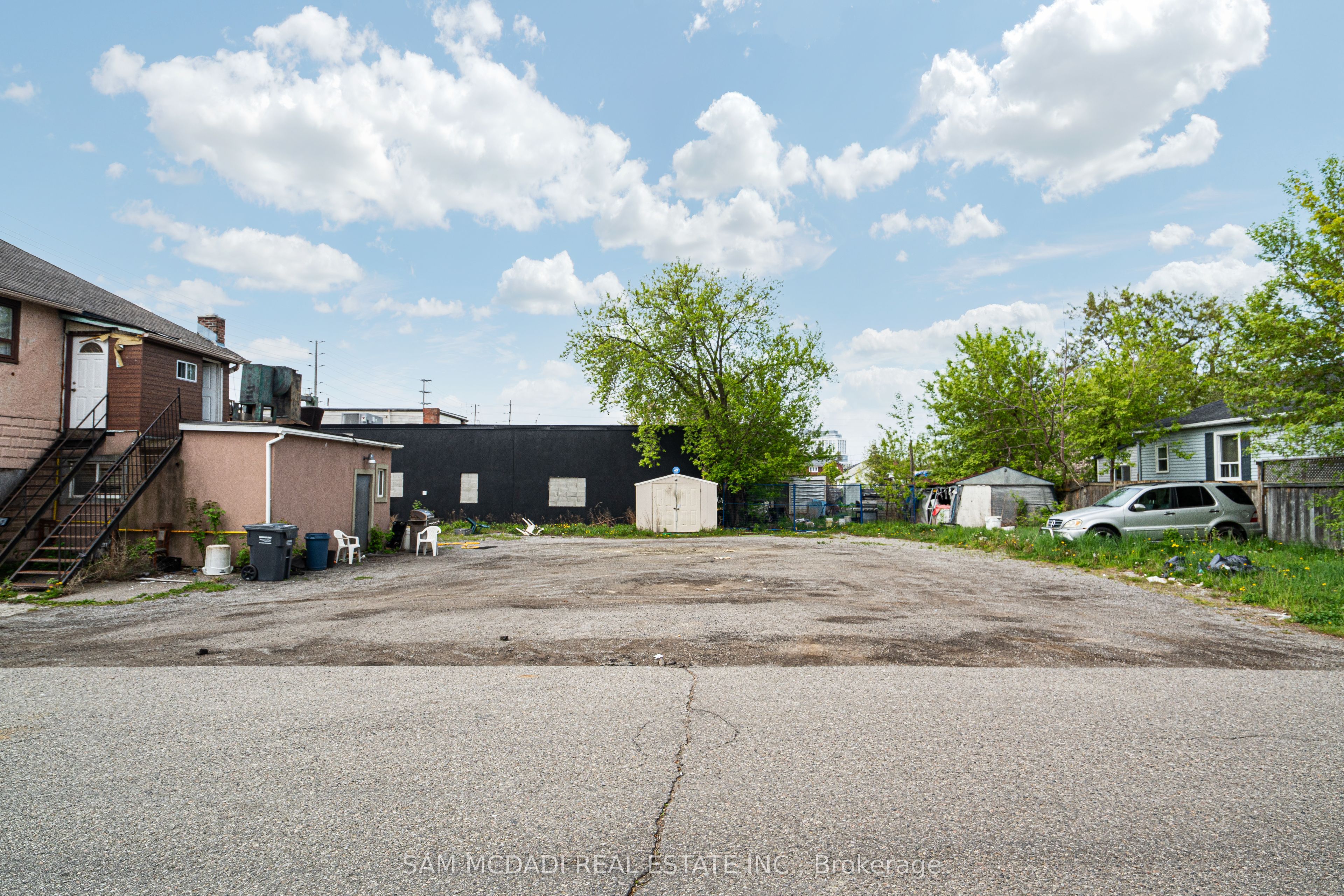 735 Lake Shore Rd E Property Photo 5