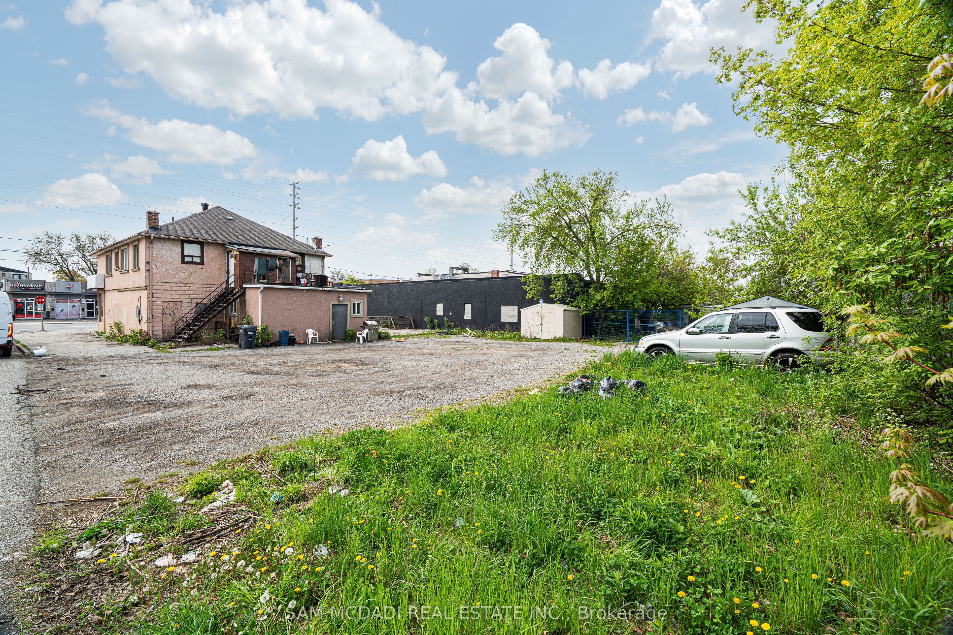 735 Lake Shore Rd E Property Photo 6