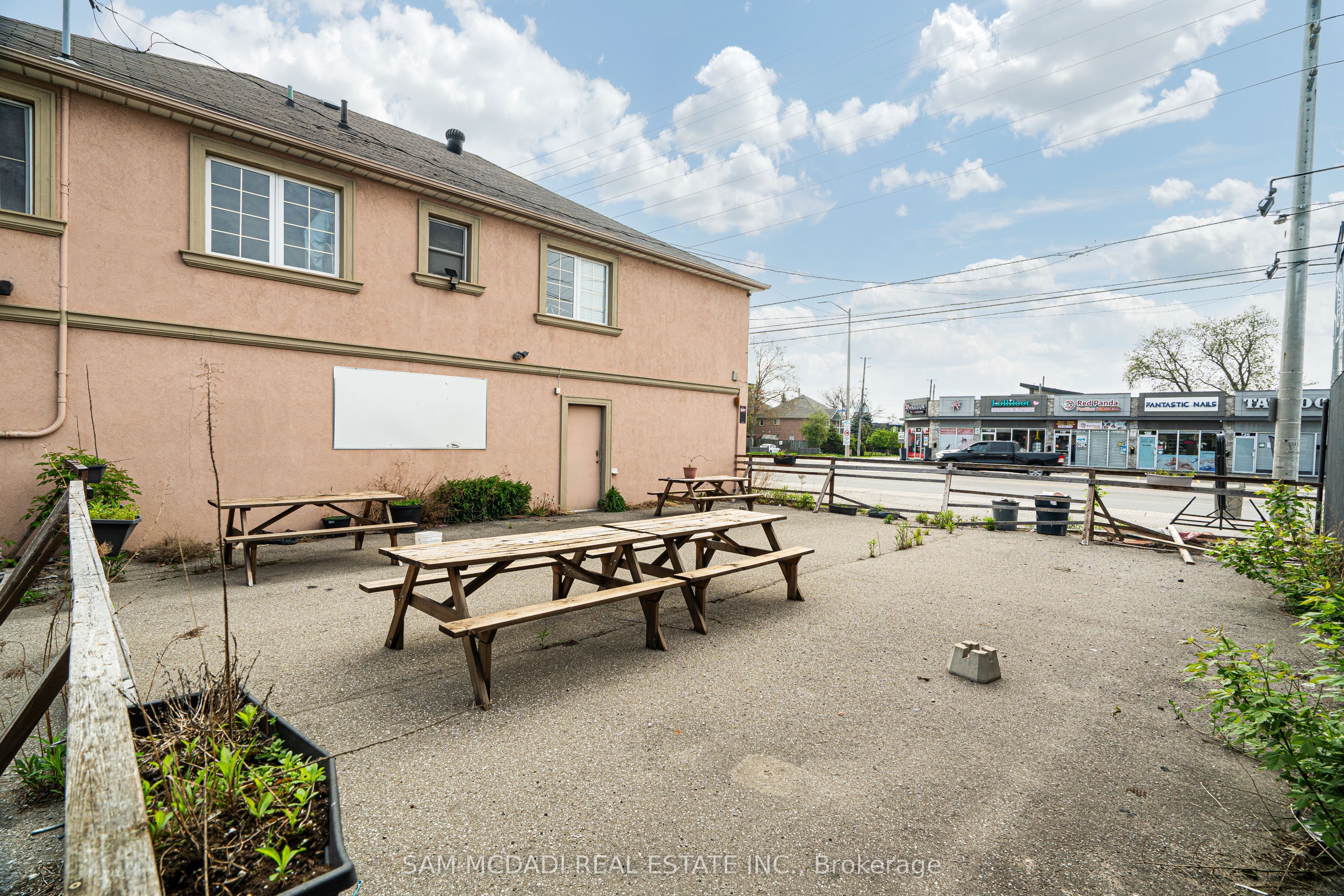 735 Lake Shore Rd E Property Photo 9