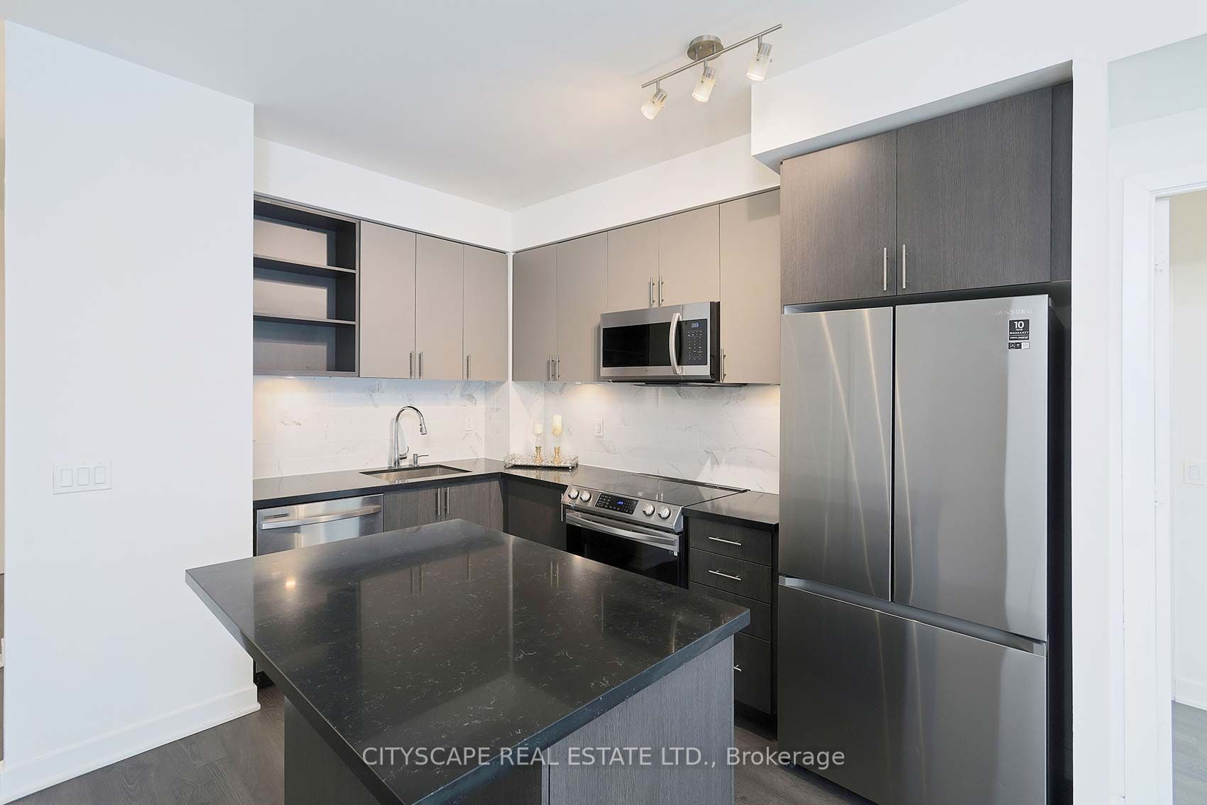 #1805 - 4675 Metcalfe Avenue Property Photo 18