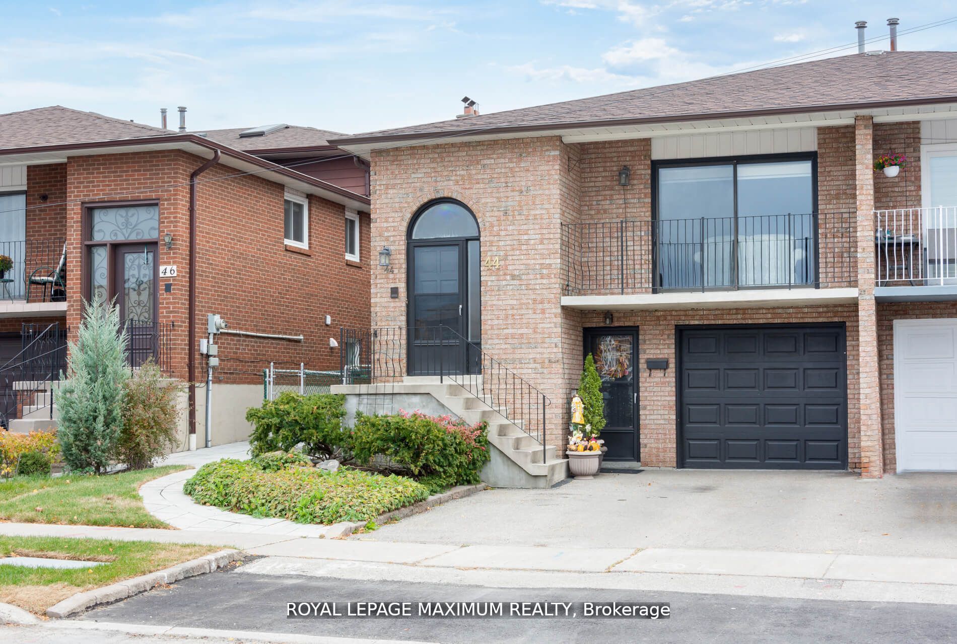 44 Flagstick Court Property Photo 1