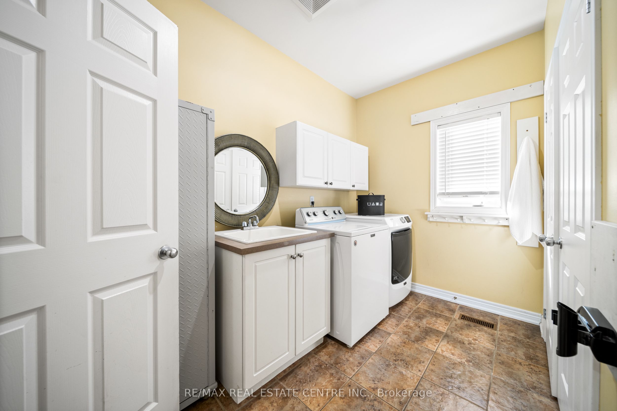 5449 Valleyhigh Drive Property Photo 5