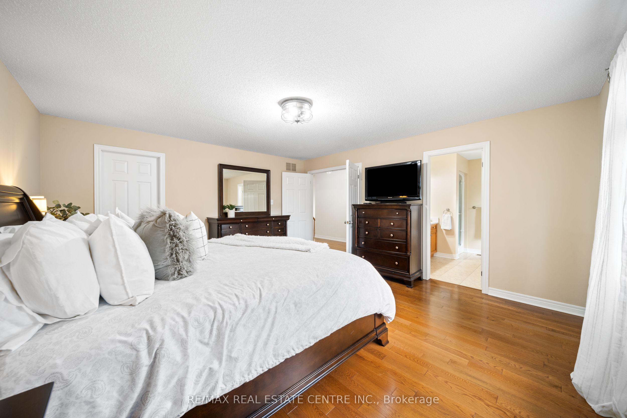 5449 Valleyhigh Drive Property Photo 33