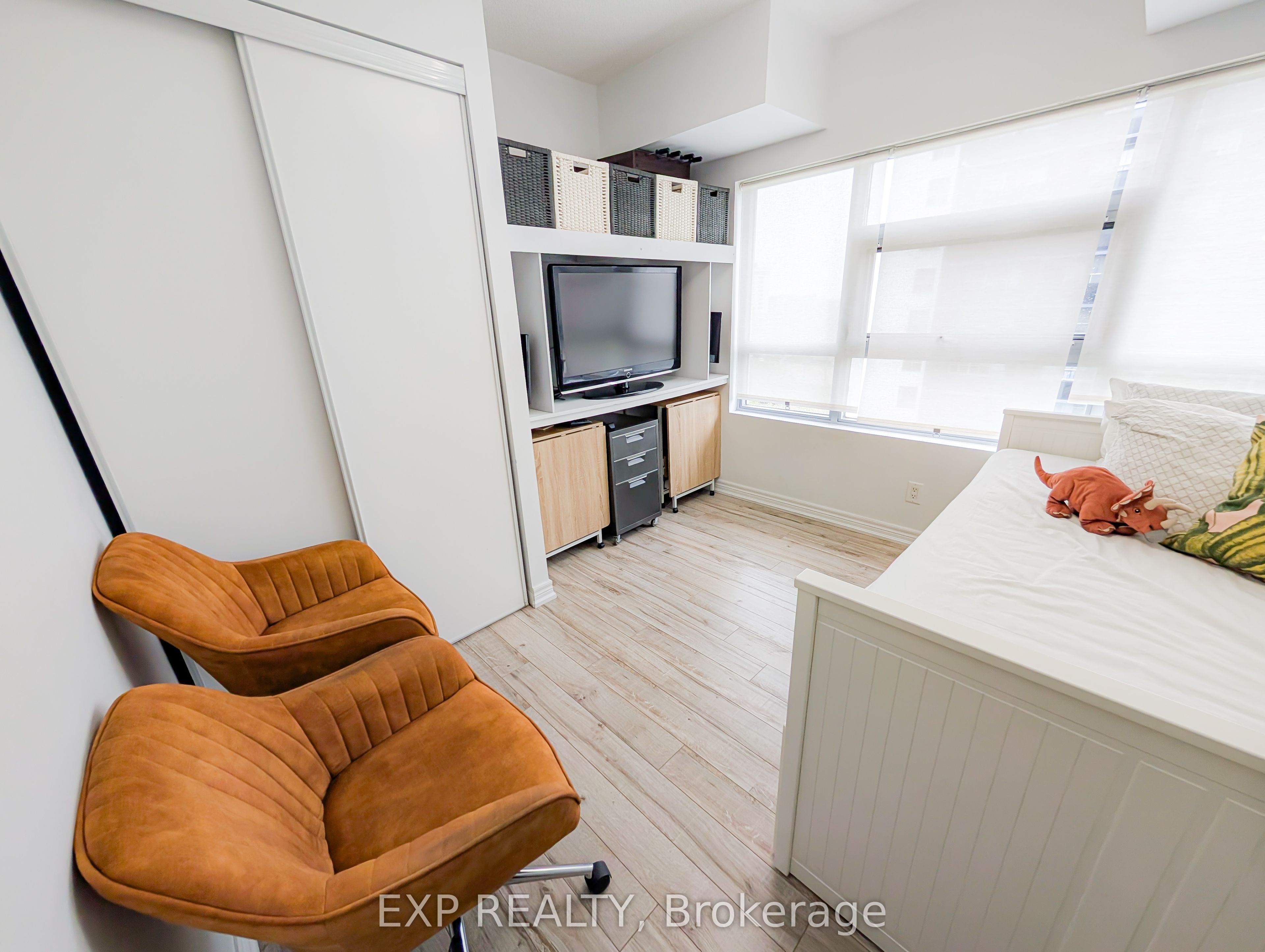 #1010 - 2464 Weston Road Property Photo 5