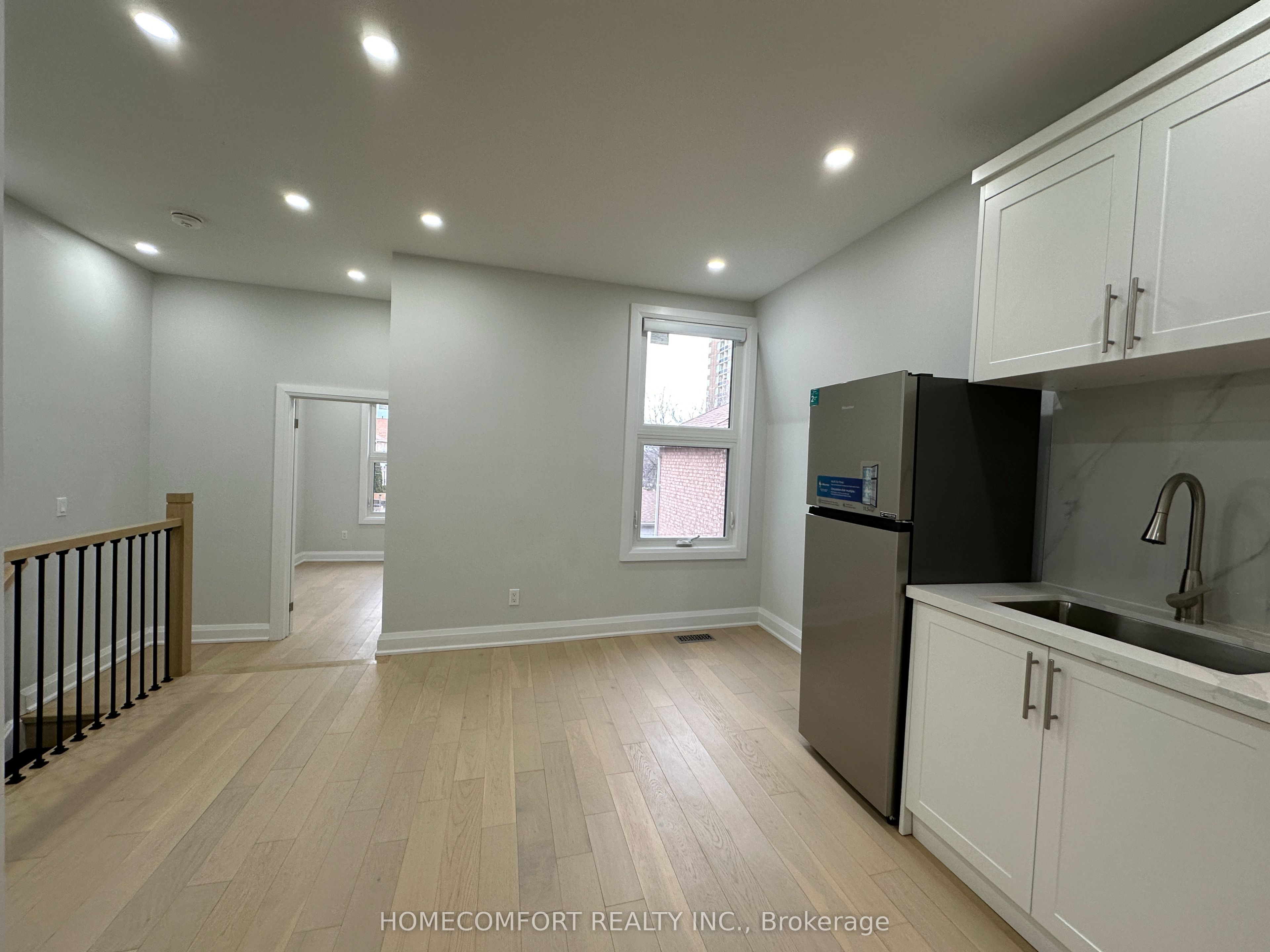 #upper - 211 Osler Street Property Photo 4