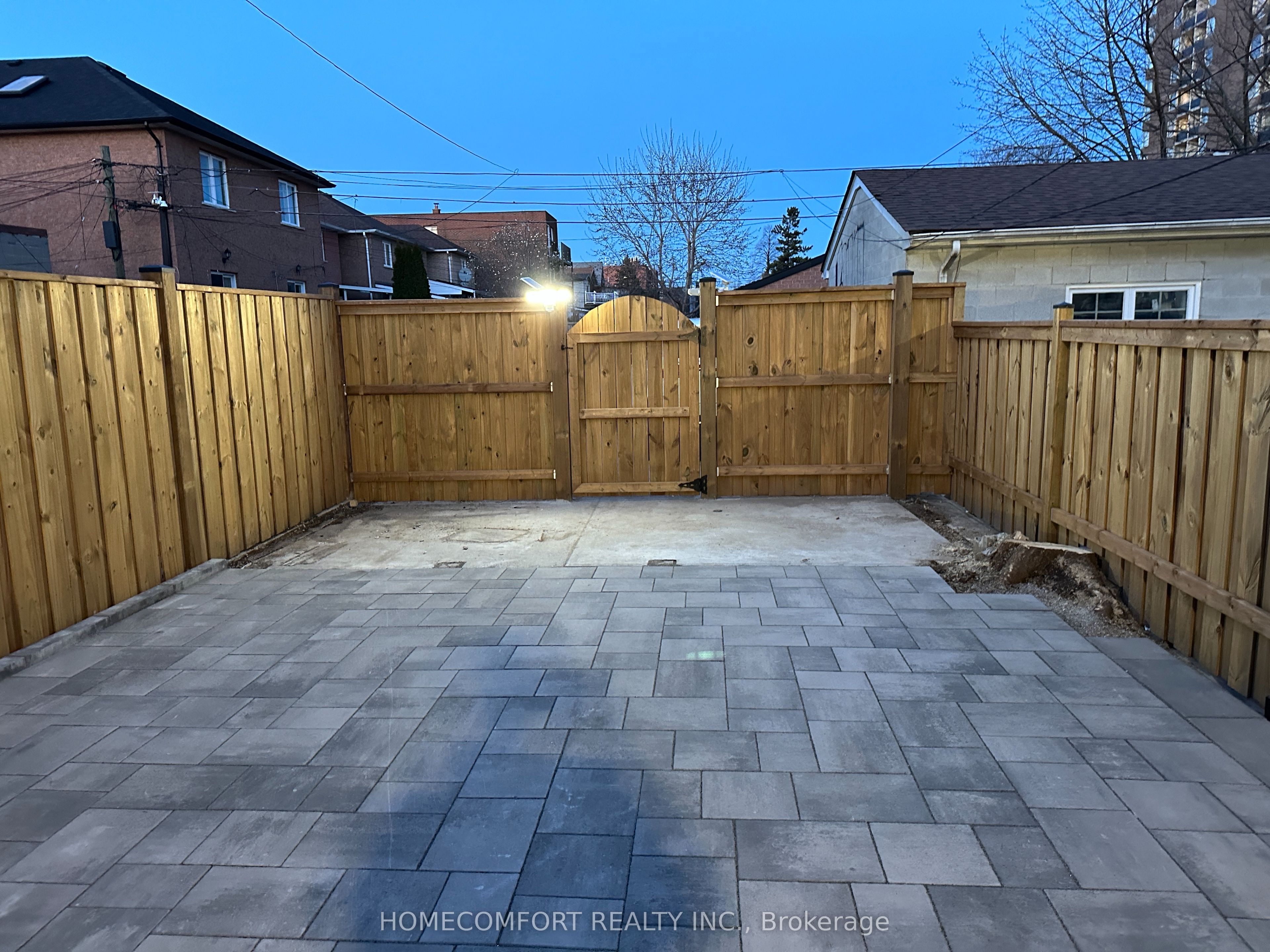 #upper - 211 Osler Street Property Photo 21