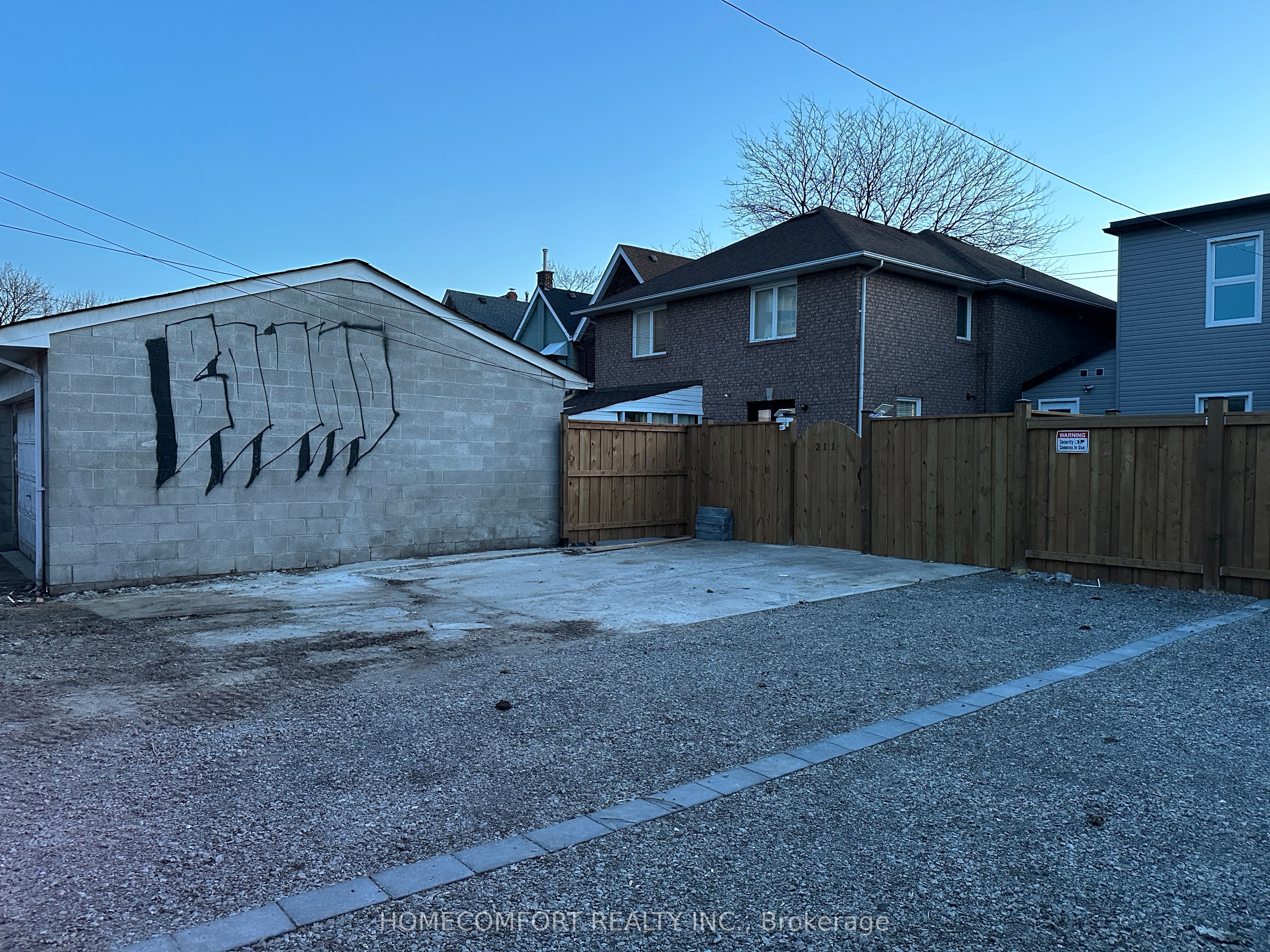 #upper - 211 Osler Street Property Photo 23