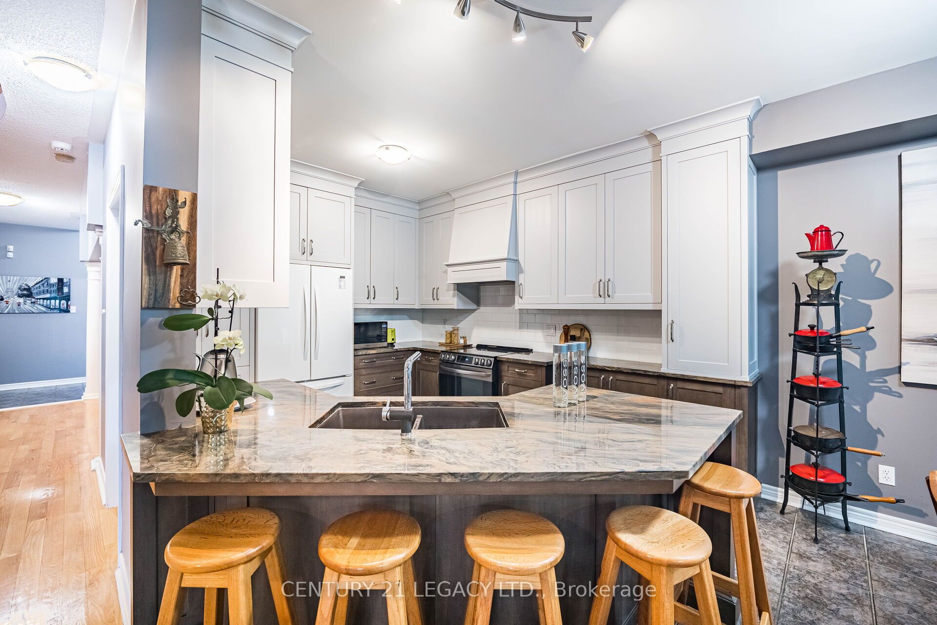 6882 Gooderham Estate Boulevard Property Photo 16