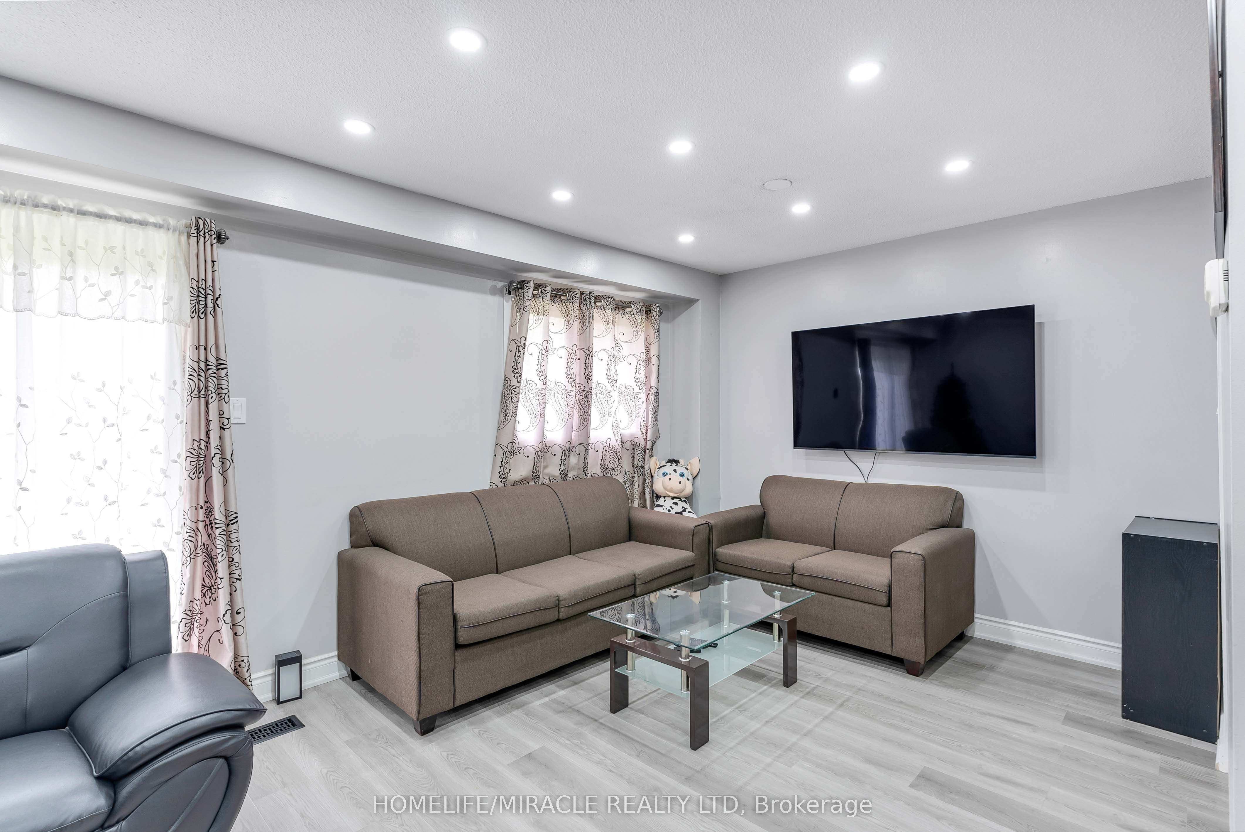 156 Enderby Crescent Property Photo 15