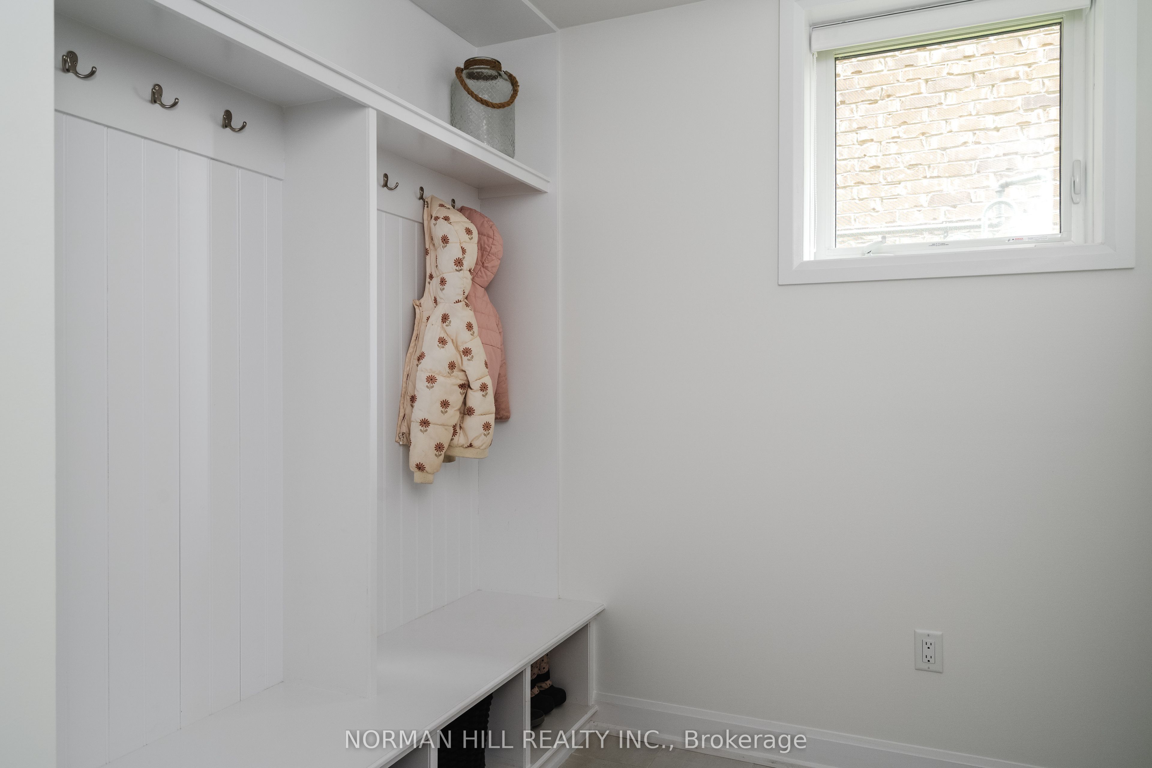 283 Bethpage Drive Property Photo 28
