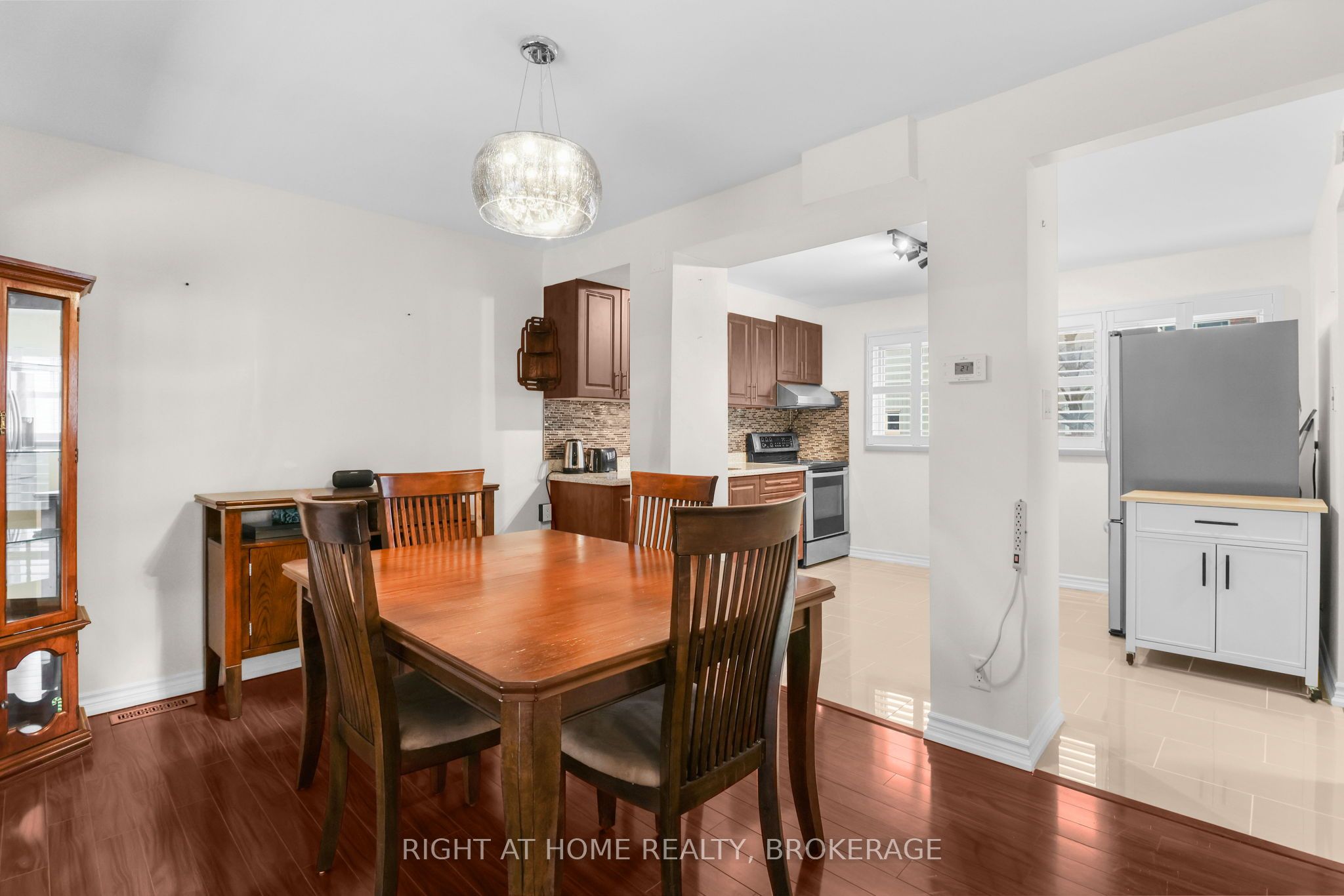 400 Bloor Street 100 Property Photo 7