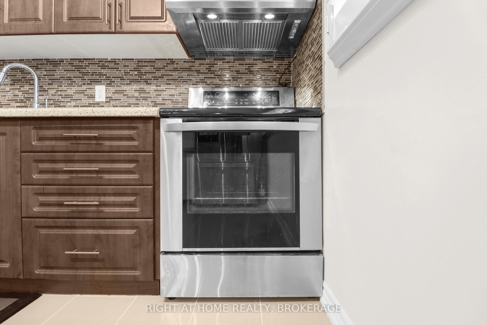 400 Bloor Street 100 Property Photo 10