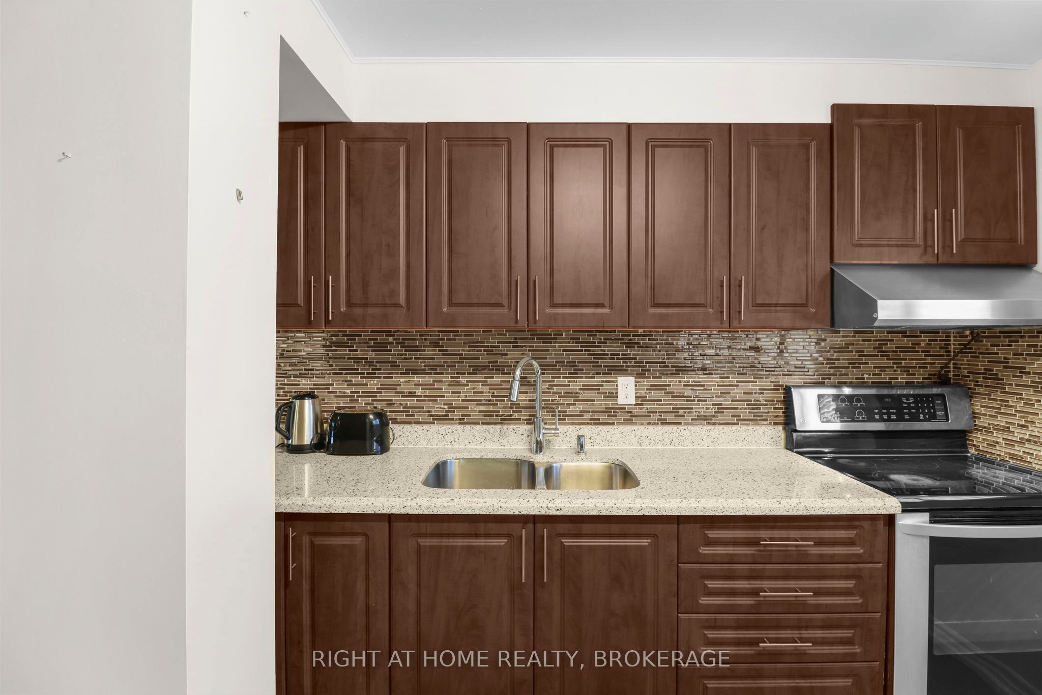 400 Bloor Street 100 Property Photo 12