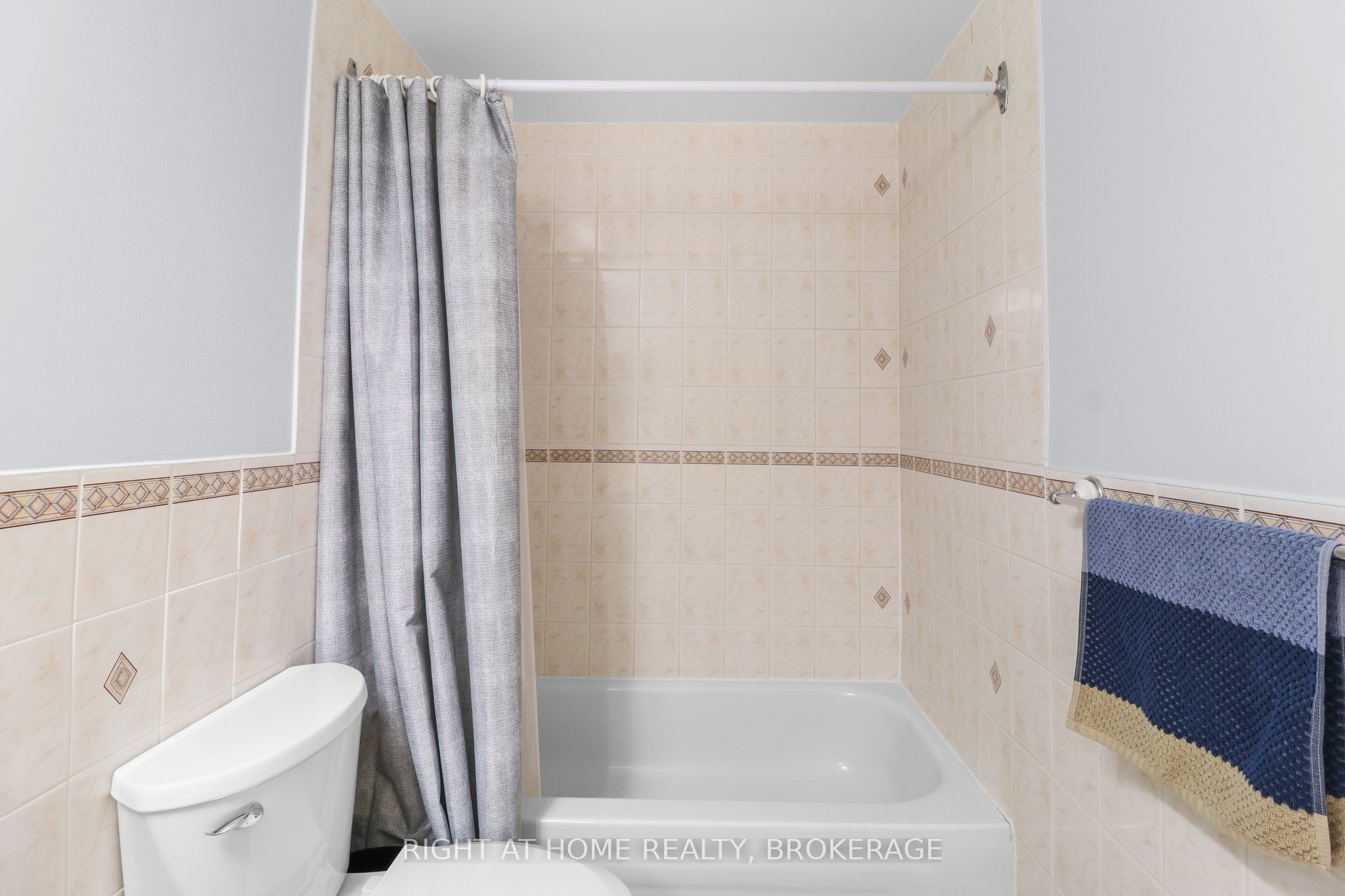 400 Bloor Street 100 Property Photo 17