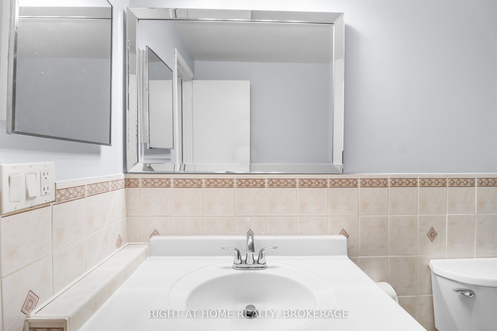 400 Bloor Street 100 Property Photo 18