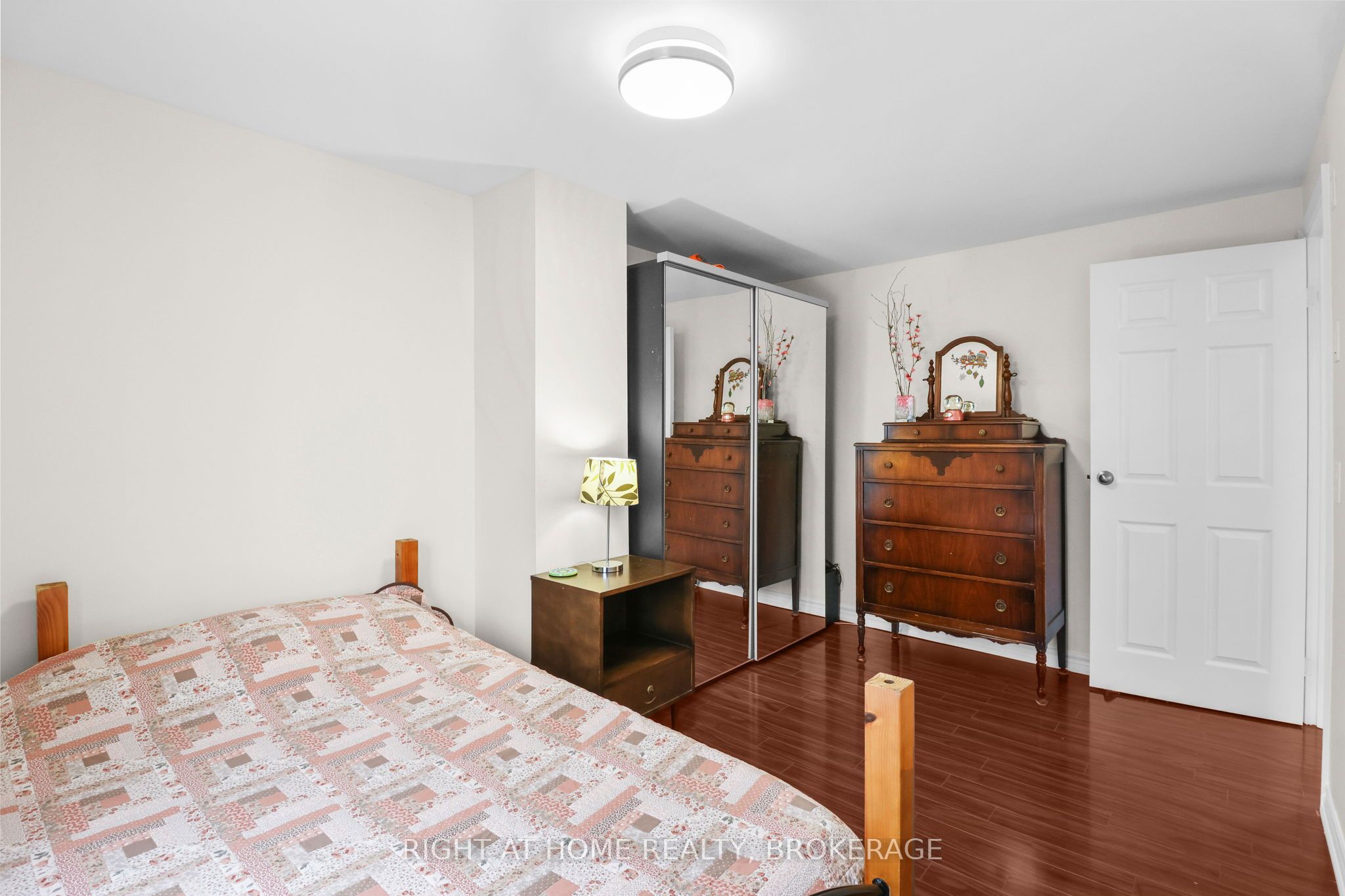 400 Bloor Street 100 Property Photo 23