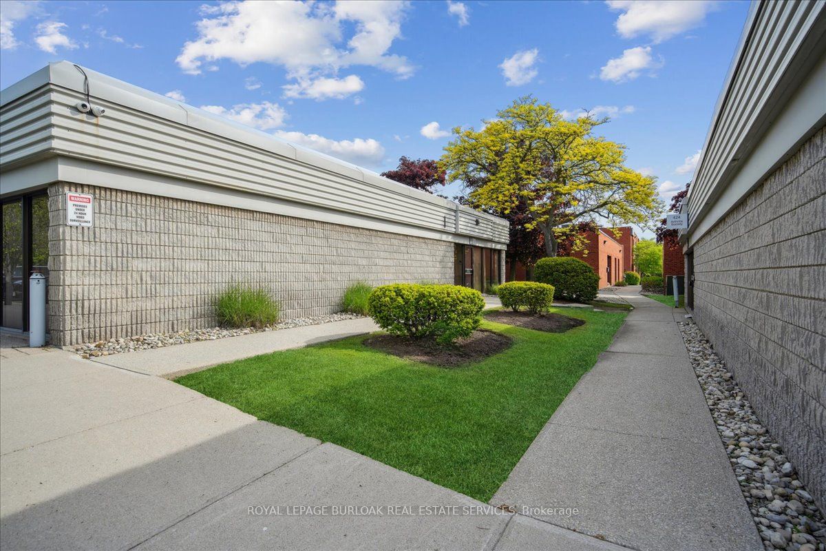 #320 - 2289 Fairview Street Property Photo 3