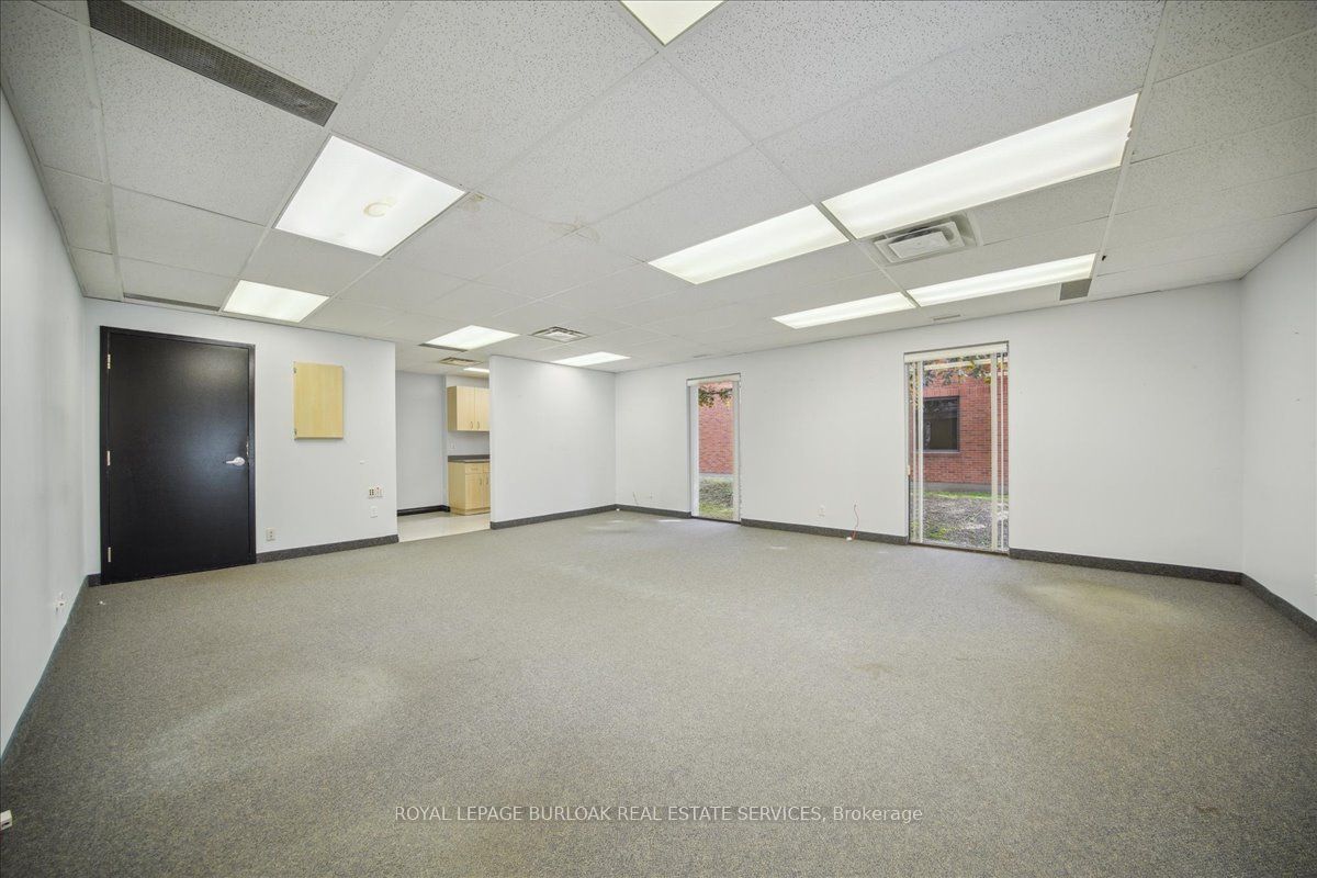 2289 Fairview St Property Photo 5