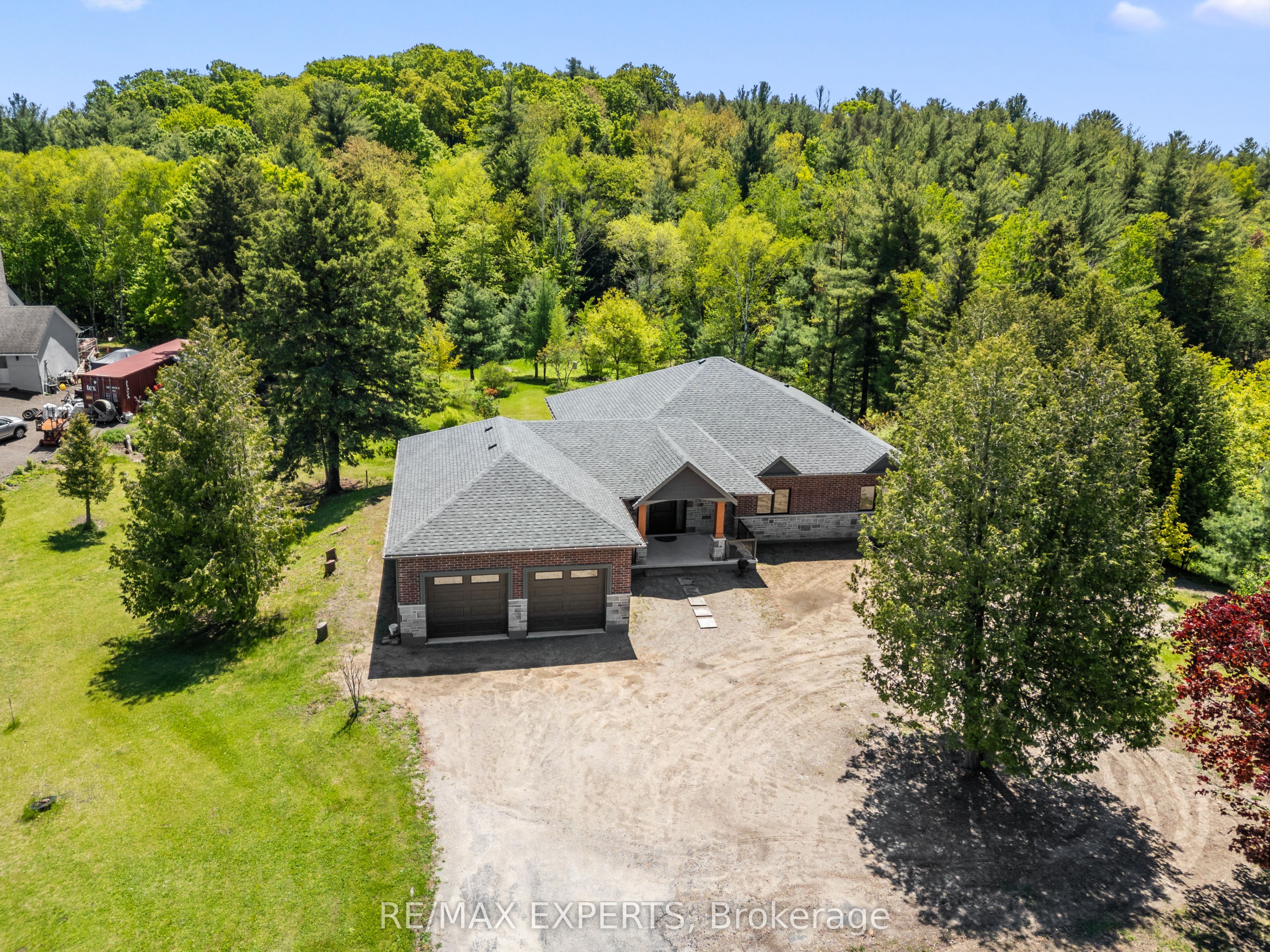 211 Pine Avenue Property Photo 1
