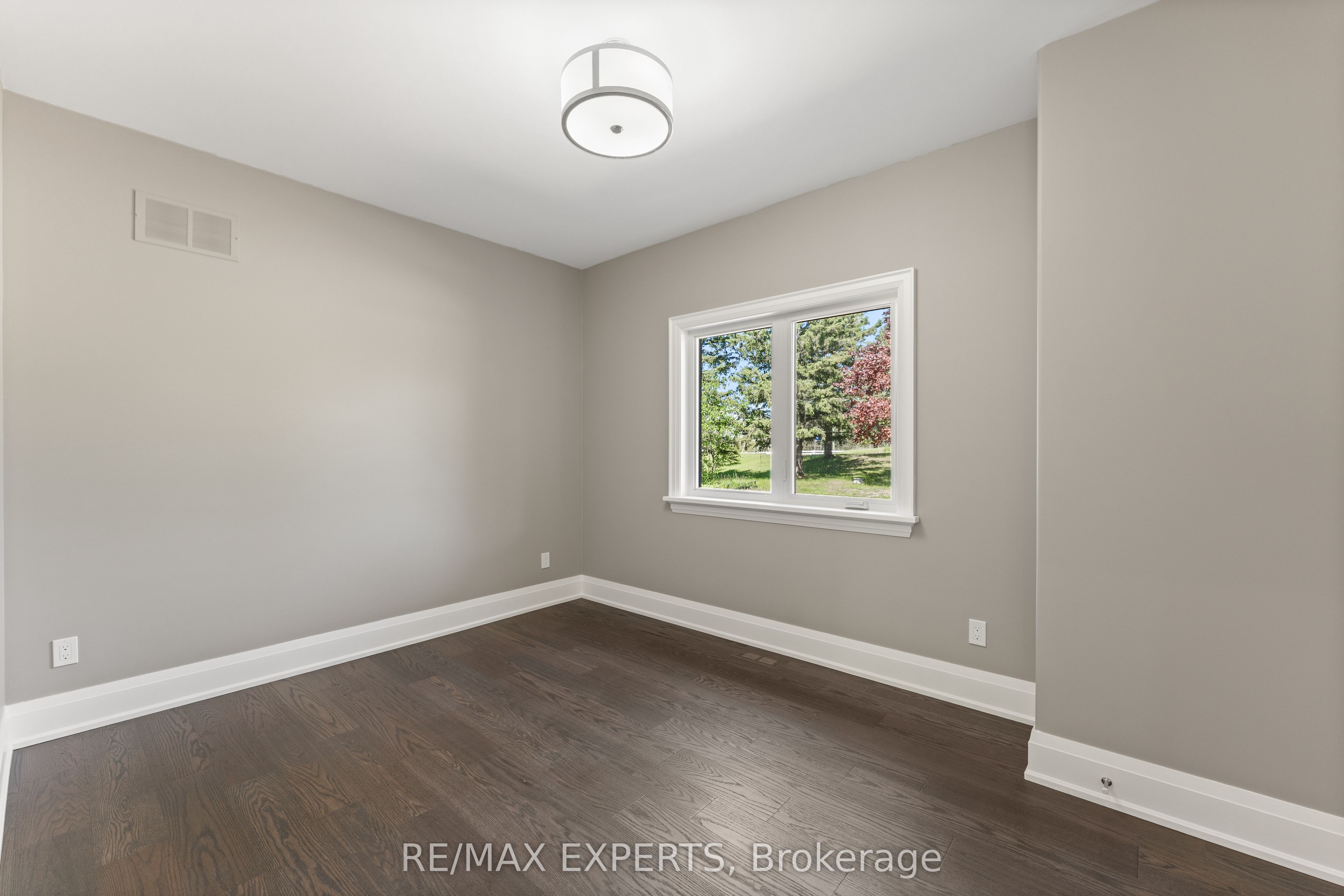 211 Pine Avenue Property Photo 26