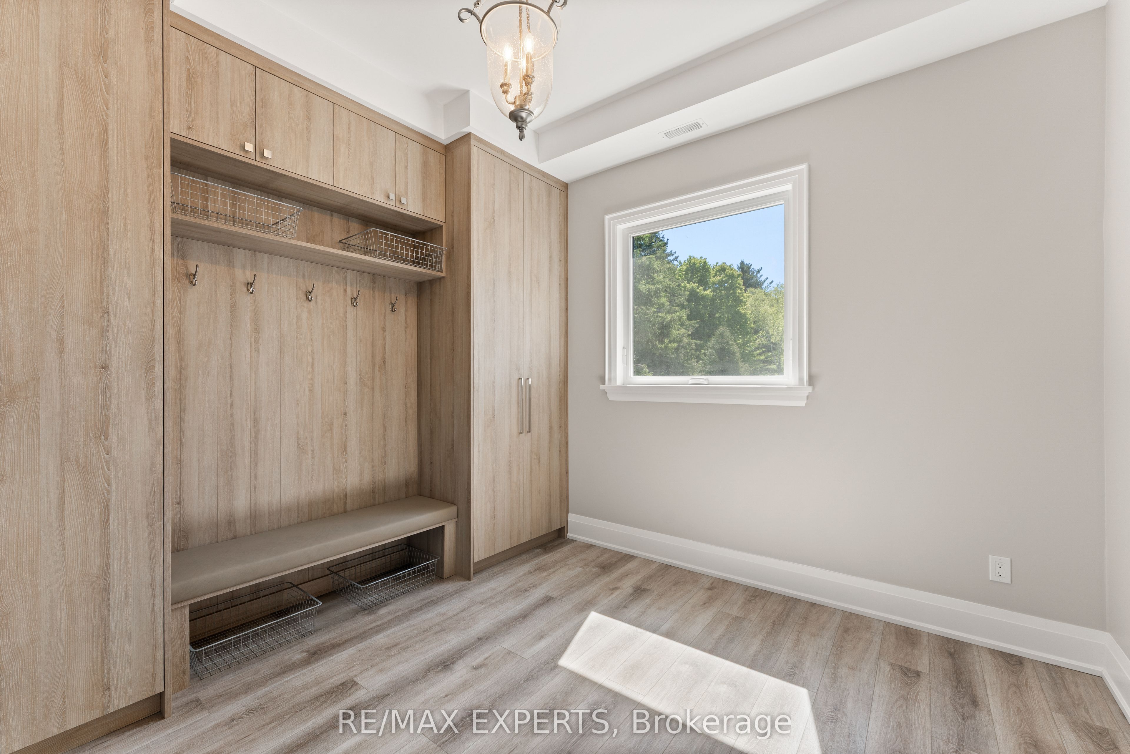 211 Pine Avenue Property Photo 29