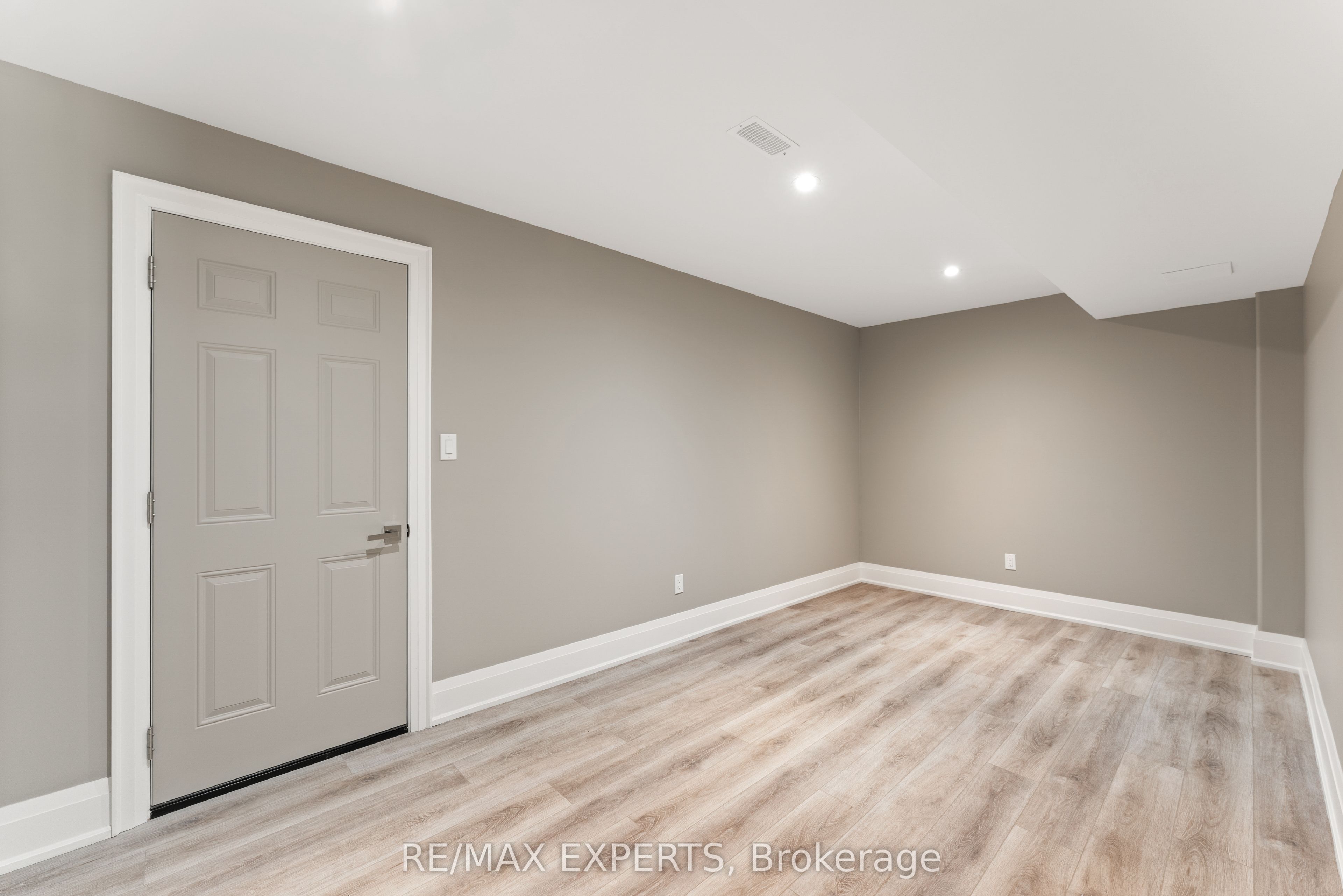 211 Pine Avenue Property Photo 37