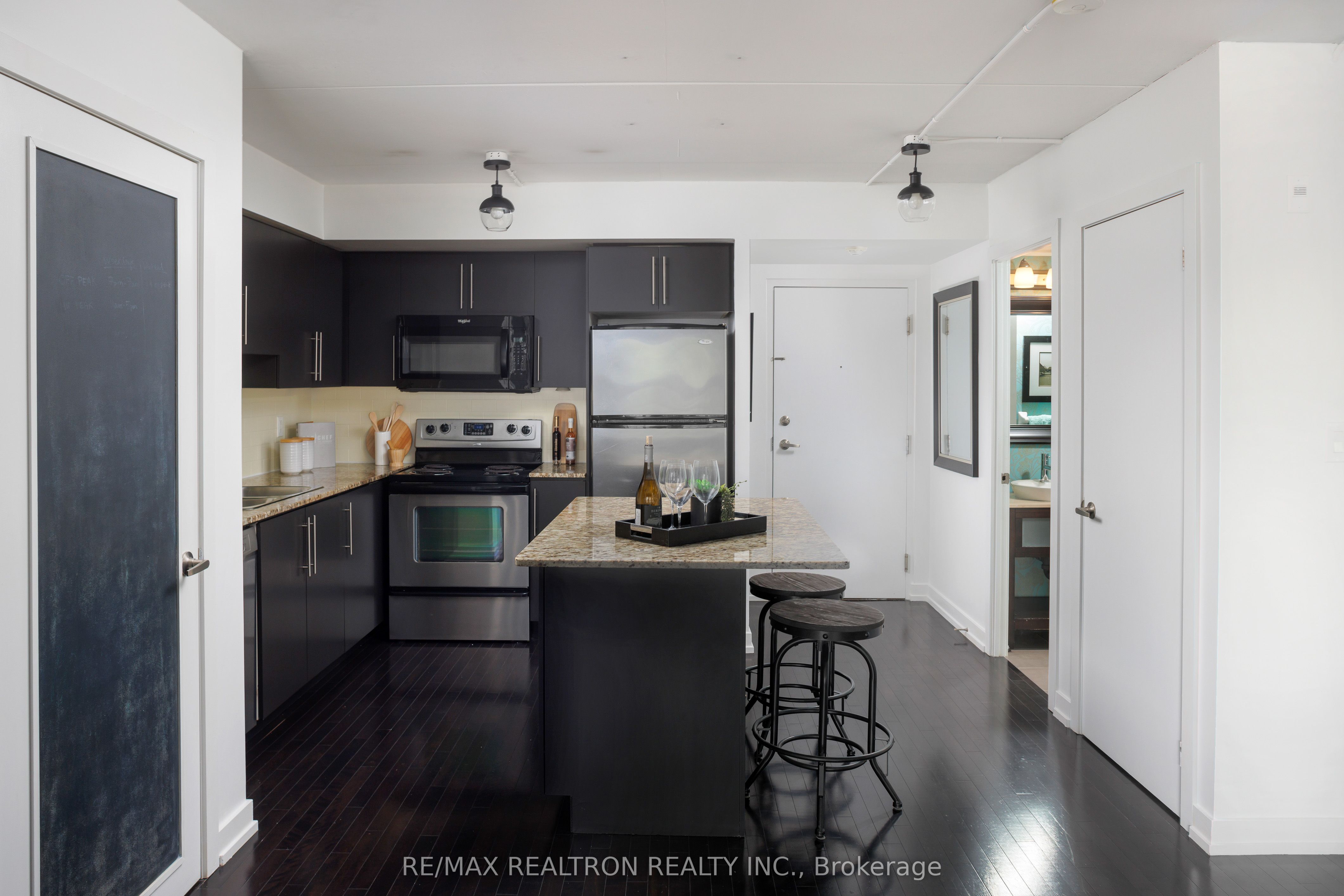 1100 Lansdowne Avenue 307 Property Photo 18
