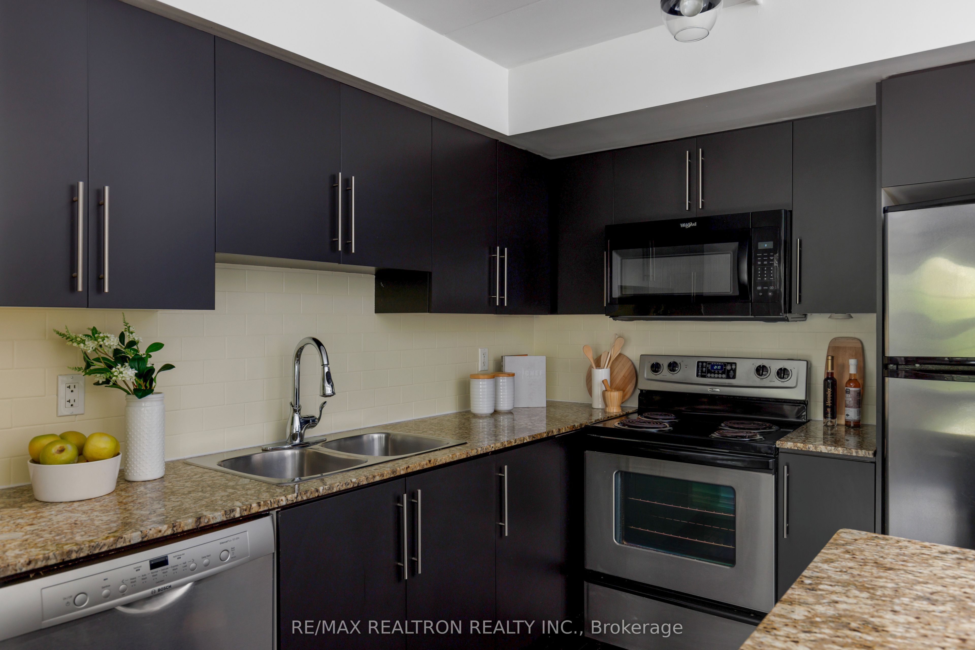 1100 Lansdowne Avenue 307 Property Photo 19