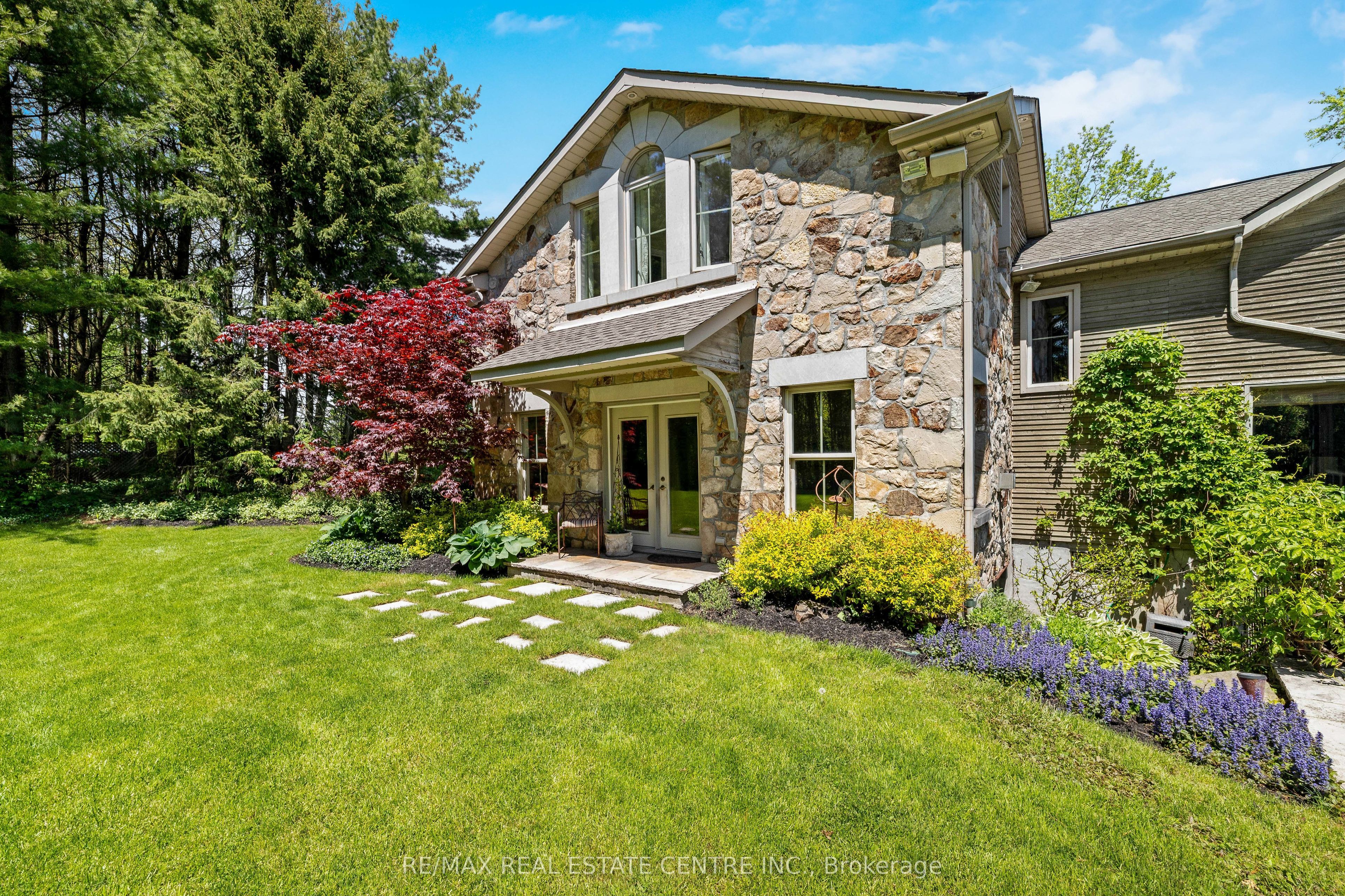 8492 Canyon Road Property Photo 7