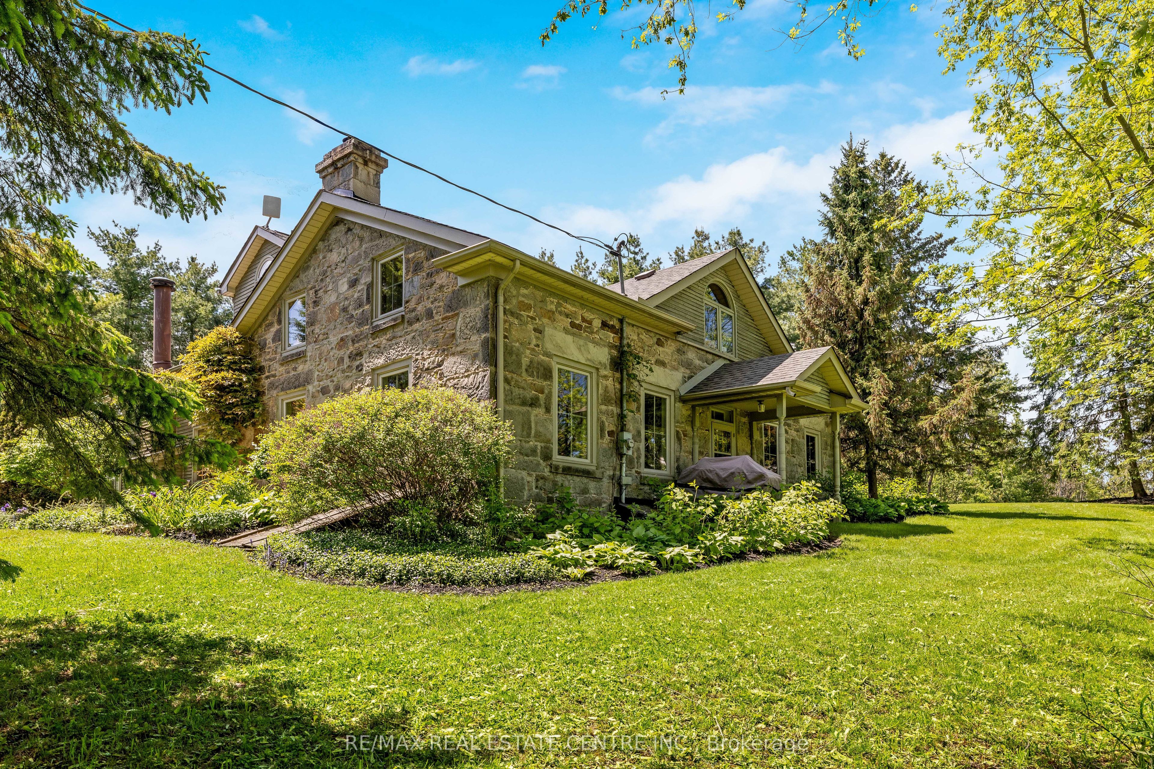 8492 Canyon Road Property Photo 12