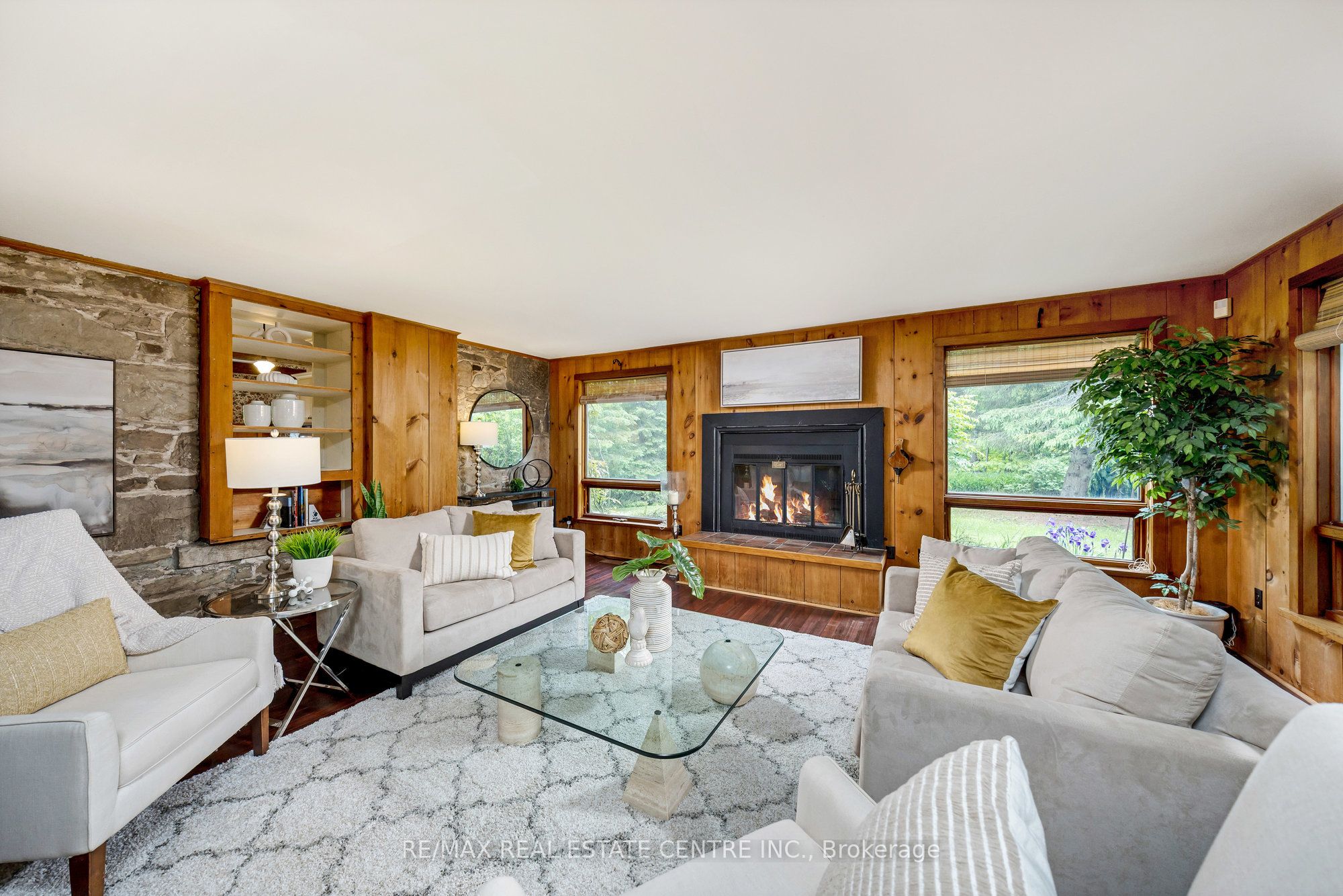 8492 Canyon Road Property Photo 15