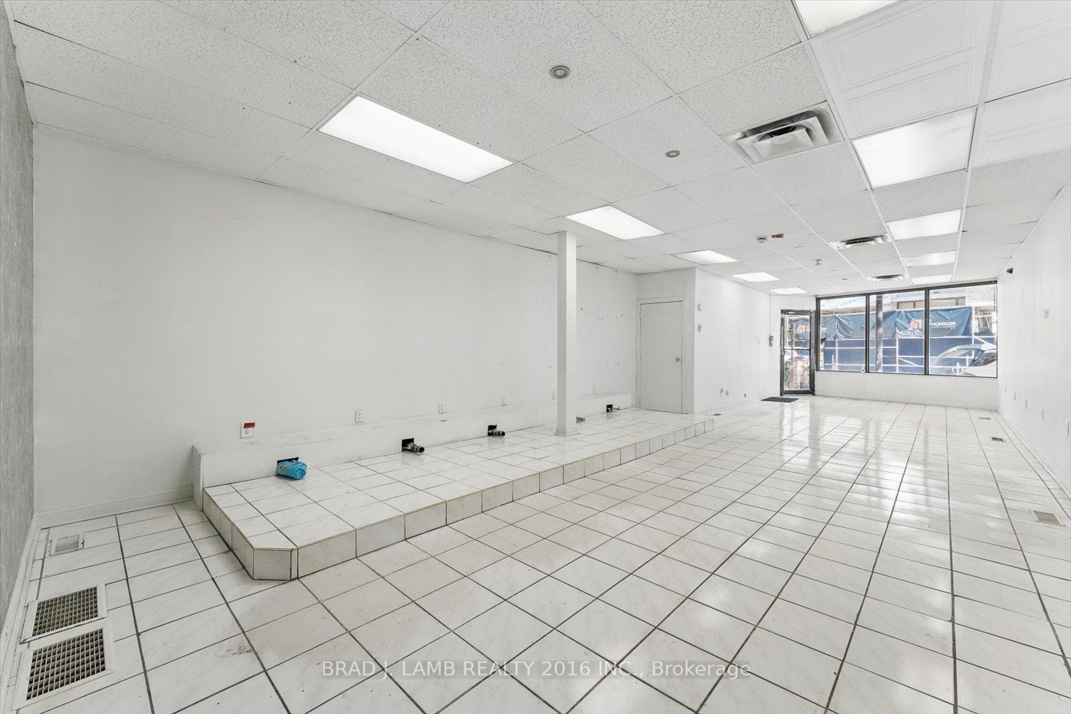2957 Dundas Street Property Photo 7