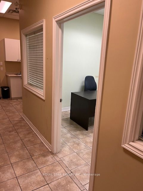 1098 Peter Robertson Blvd Property Photo 2