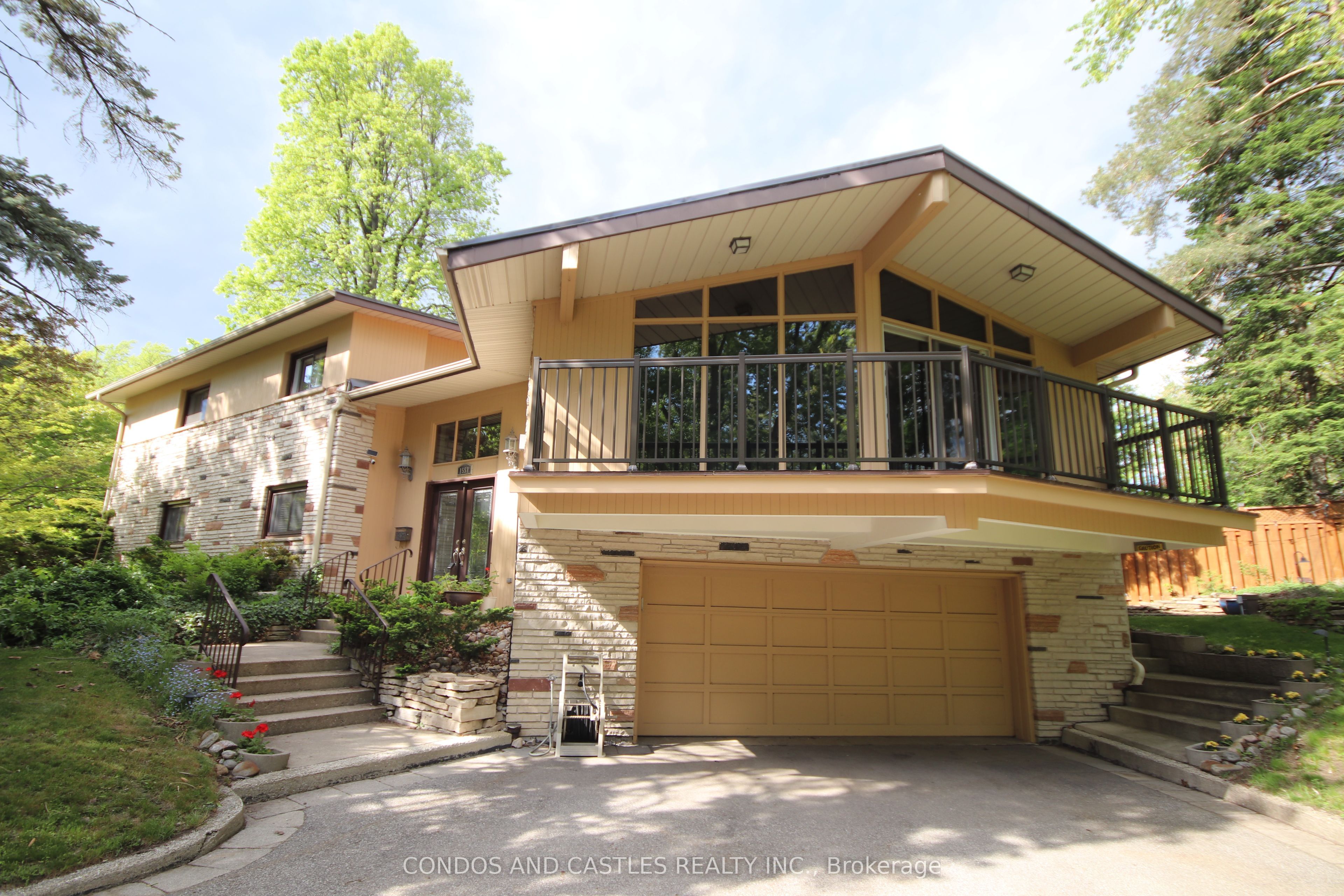 1557 Calumet Place Property Photo 1