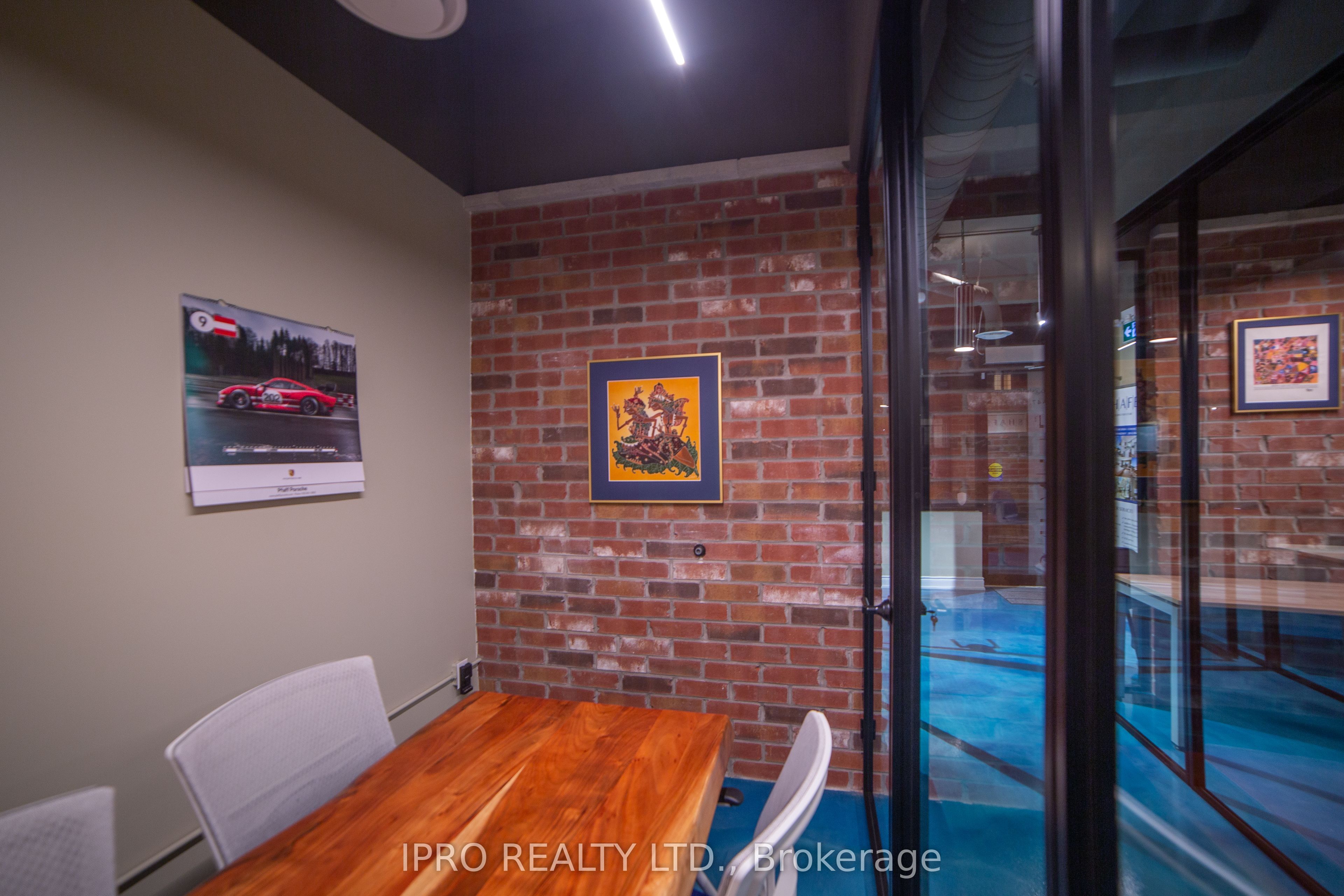 126 Burnhamthorpe Road Property Photo 5