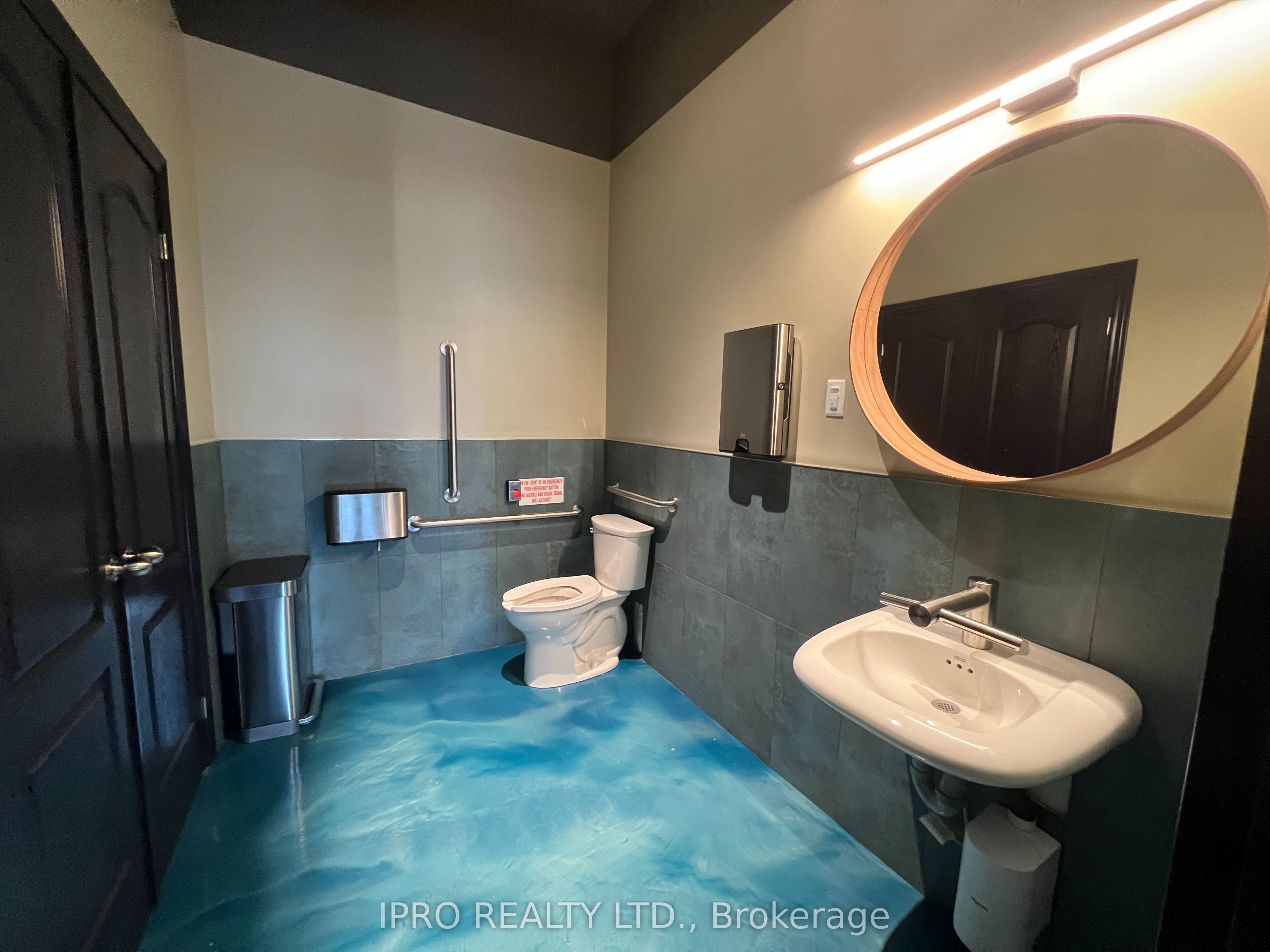 126 Burnhamthorpe Road Property Photo 9