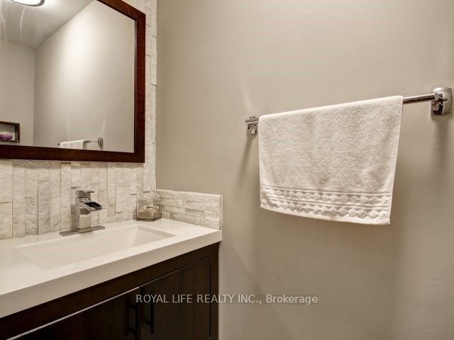 1070 Lindsay Drive Property Photo 9