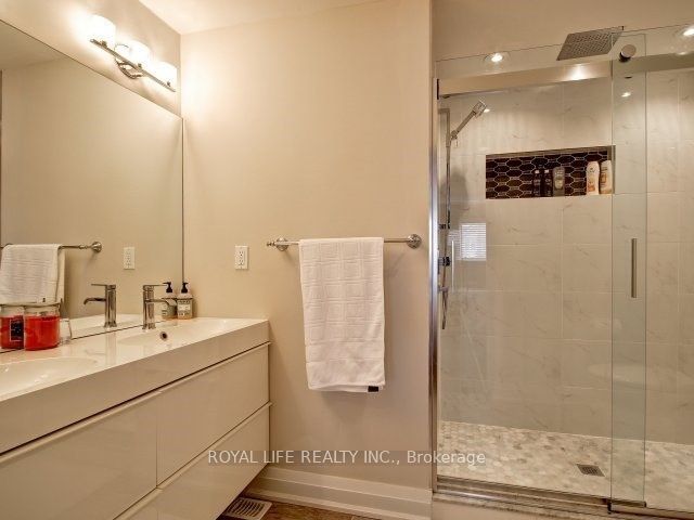 1070 Lindsay Drive Property Photo 13