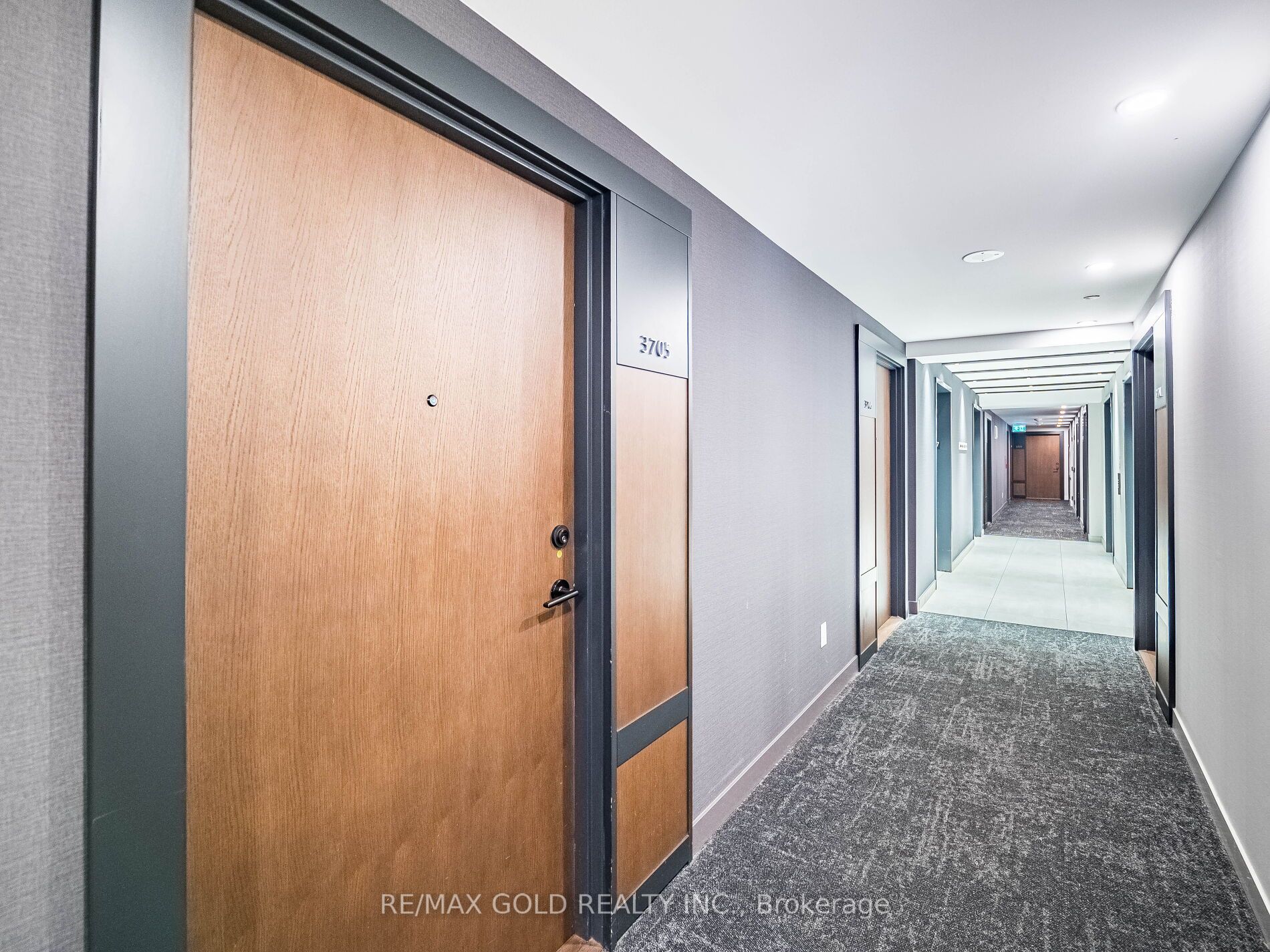 #3705 - 4065 Confederation Parkway Property Photo 4