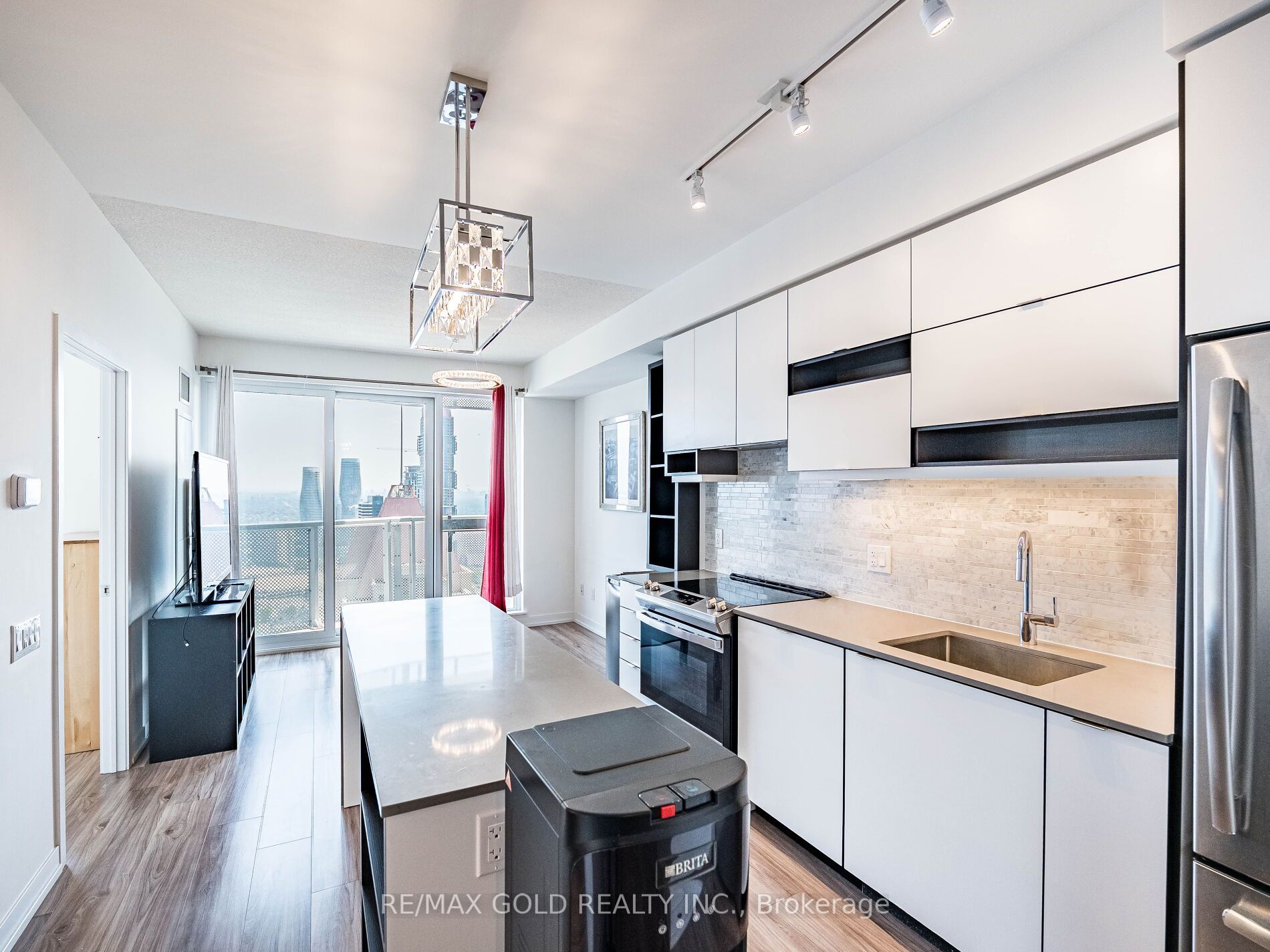 #3705 - 4065 Confederation Parkway Property Photo 7