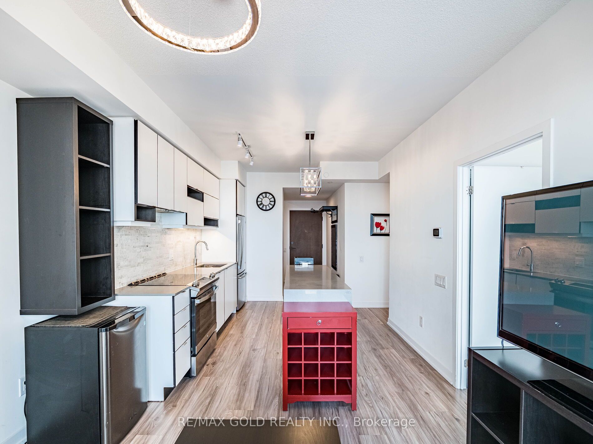#3705 - 4065 Confederation Parkway Property Photo 8