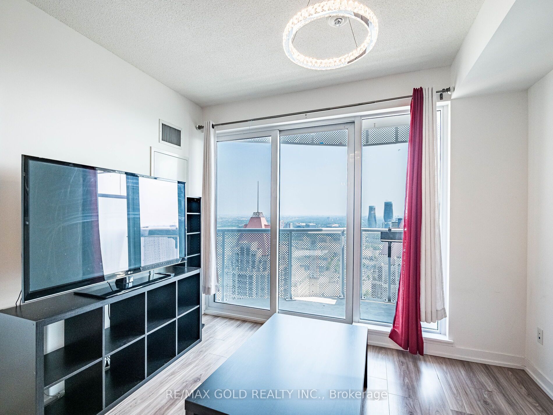 #3705 - 4065 Confederation Parkway Property Photo 9