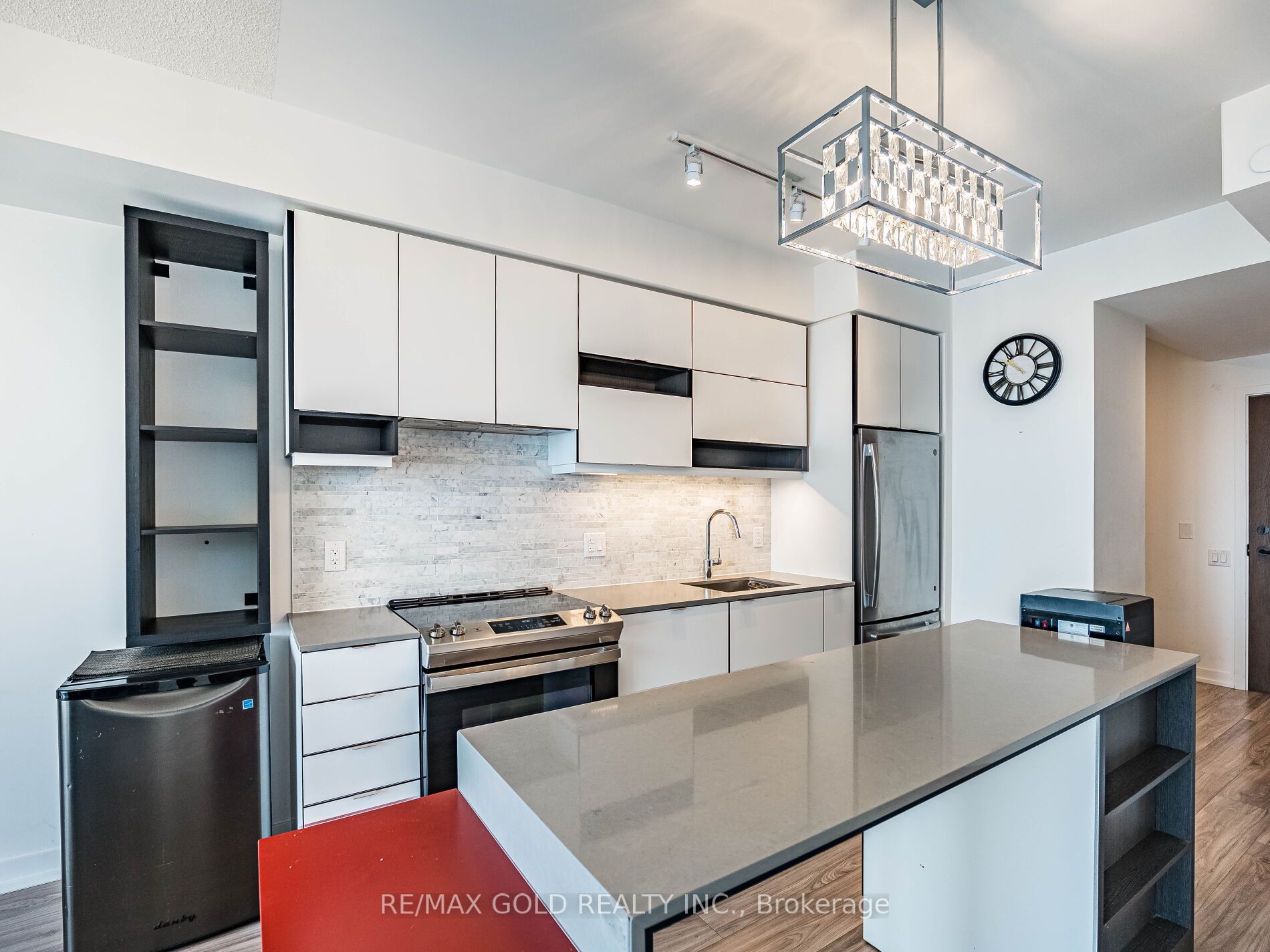 #3705 - 4065 Confederation Parkway Property Photo 10