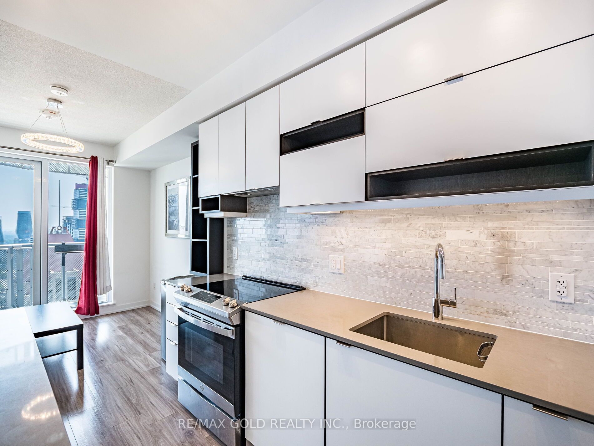#3705 - 4065 Confederation Parkway Property Photo 11