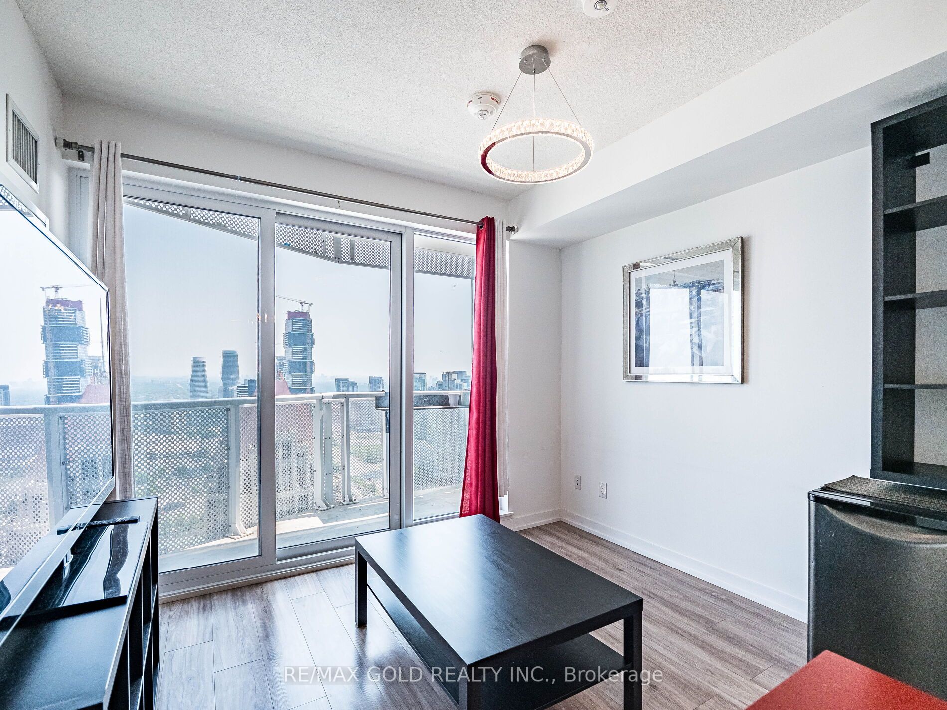 #3705 - 4065 Confederation Parkway Property Photo 13